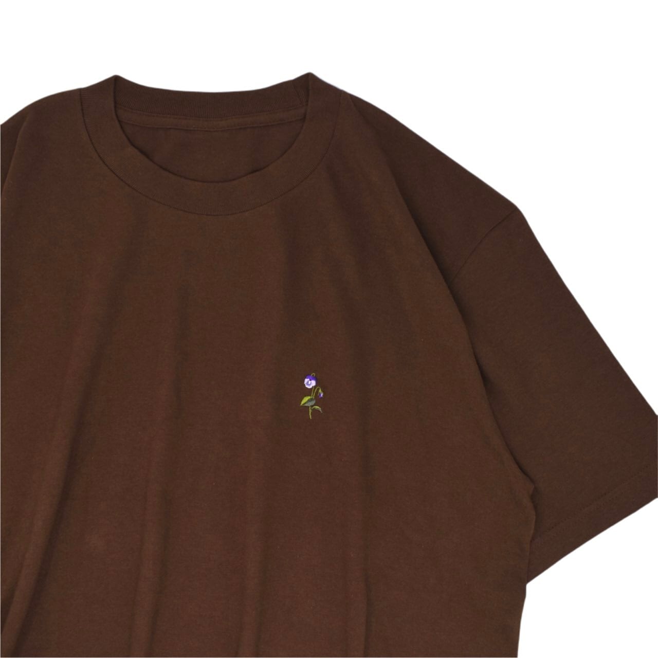 着るたびにリラックスするコットン刺繍Tシャツ（ダークブラウン