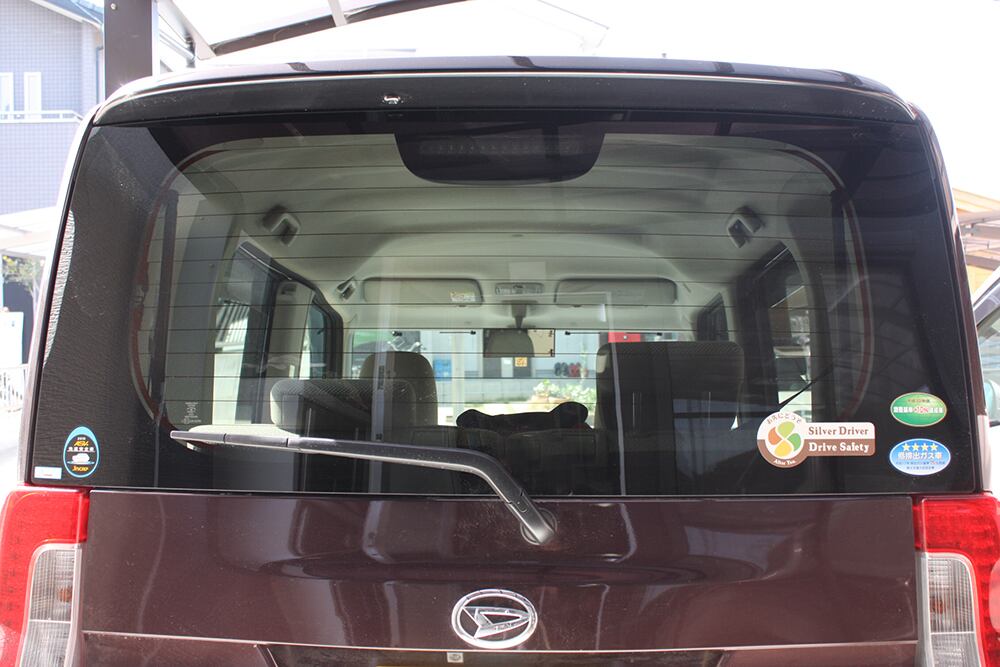 おしゃれなシルバードライバーステッカー　カフェ風〔ギフトにも〕ブラウン【反射素材】【UVカット】※送料無料　sil-stk1-br