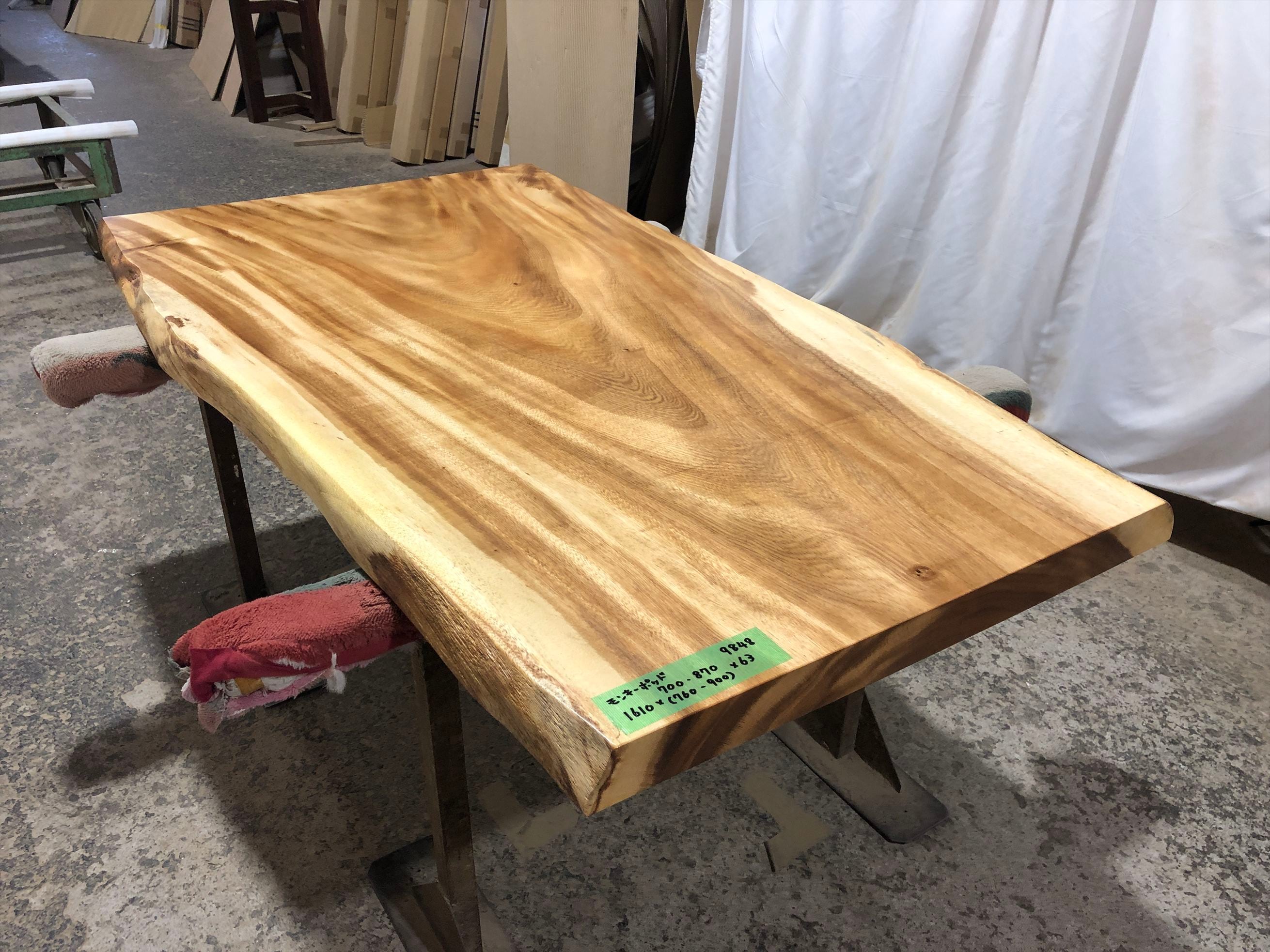 モンキーポッド9848 一枚板無垢 乾燥材 1610x700-870x63mm カウンター センターテーブル ダイニングテーブル
