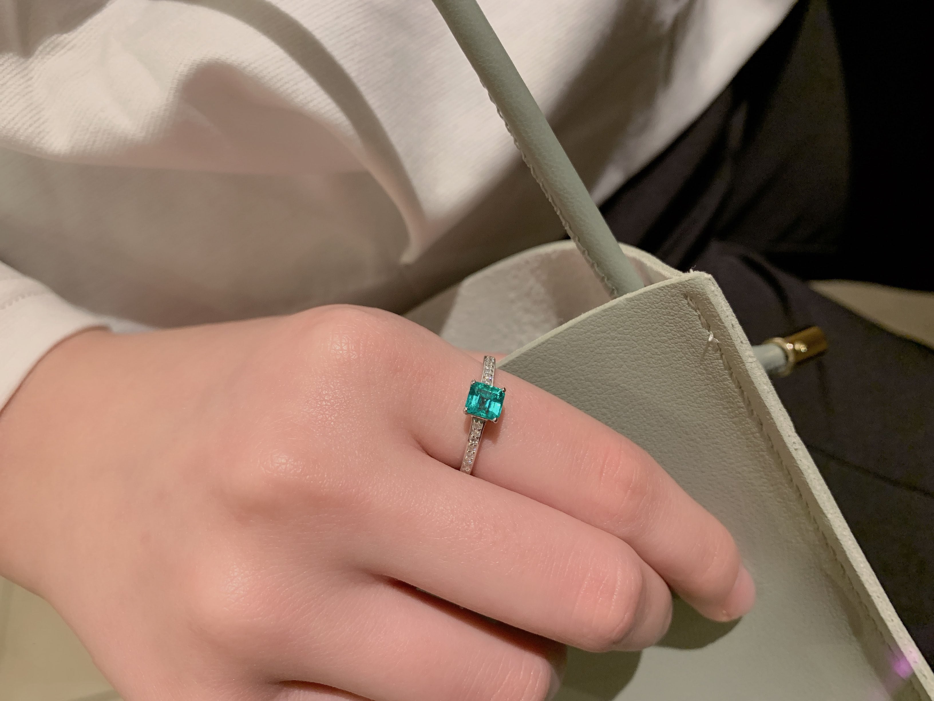 【永久保証付き / エメラルド指輪】Pt950 天然エメラルド【中石0.580ct】婚約指輪 プロポーズリング【サイズ直し無料】