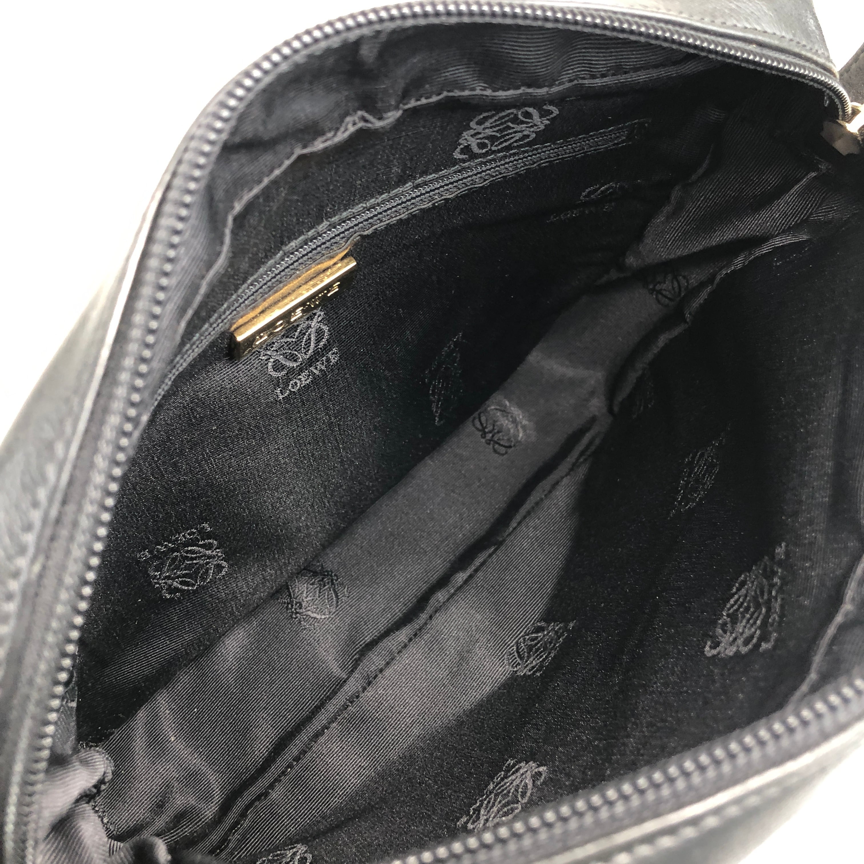 LOEWE ロエベ ショルダーバッグ ブラック アナグラム レザー vintage