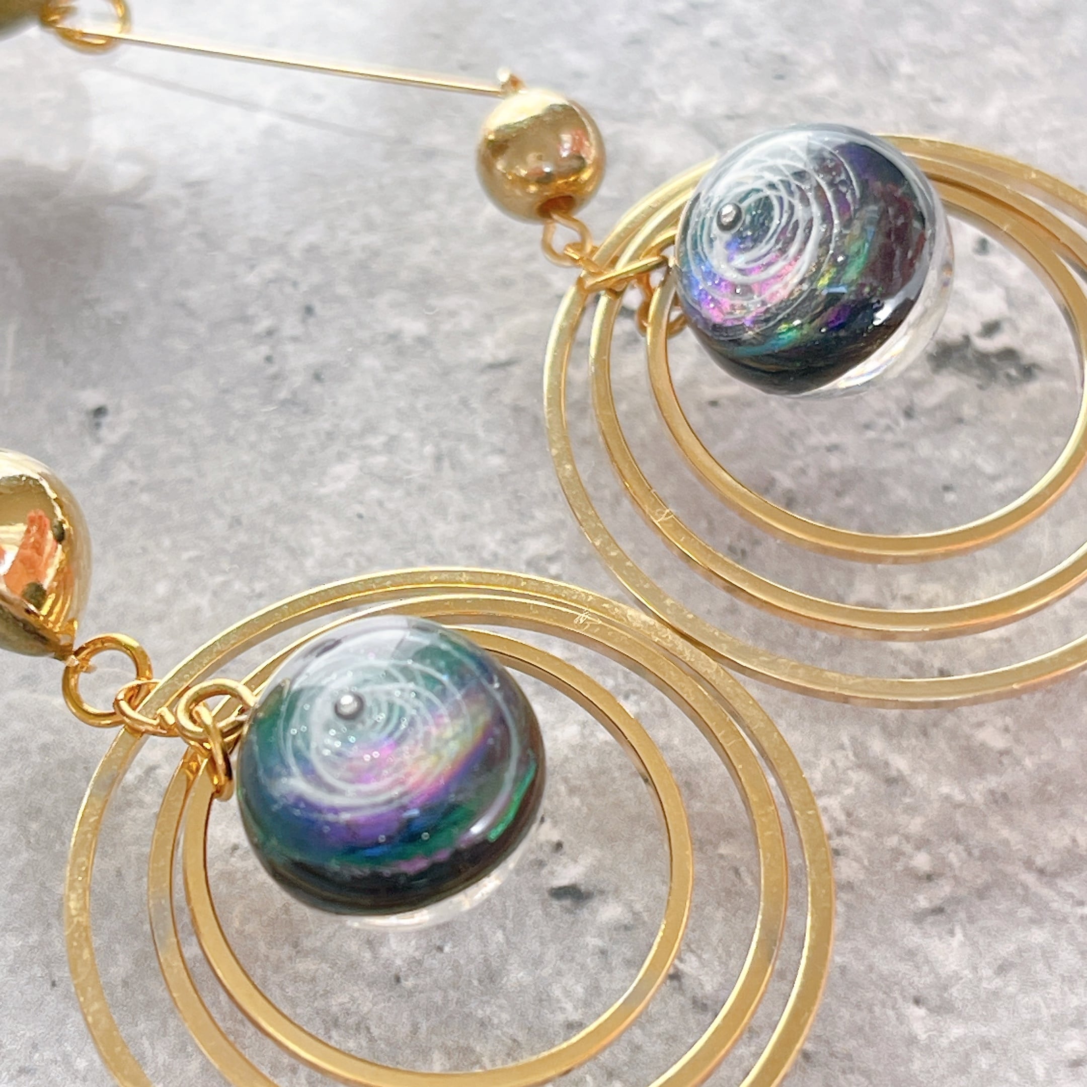 レトロ風球体レジン×天然石＆オパール♡ピアス　1930 Vortex✧モビール風惑星ピアスGold✧宇宙ピアス・宇宙玉・宇宙レジン