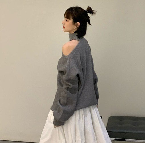 【新品未使用】紙タグ付き　ポローラ　オフショルダー　ラメニット　秋冬　セーター 新品未使用】紙タグ付き ポローラ オフショルダー ラメニット 秋冬