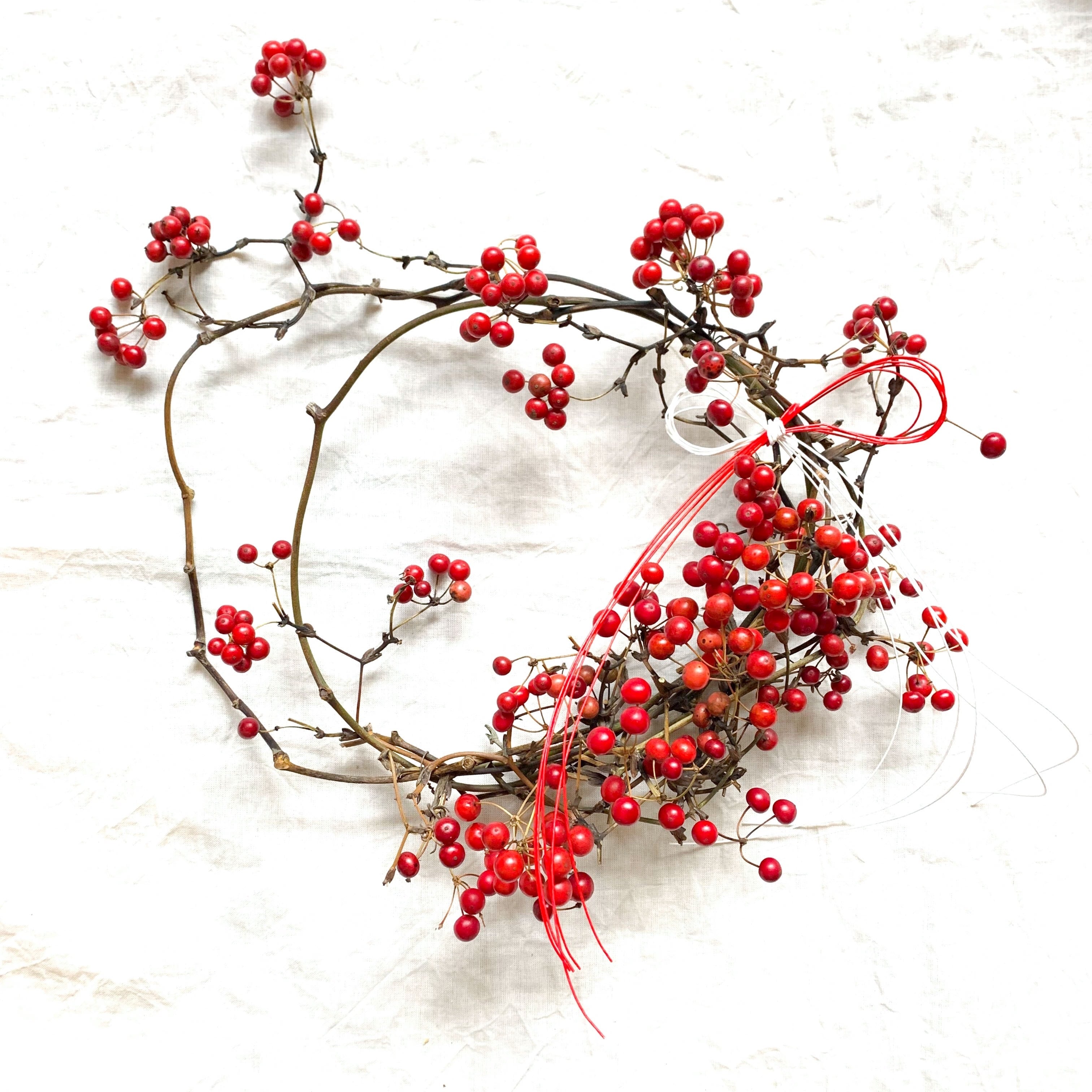 赤い実つやつや サンキライ（山帰来）のリース | Rside flowerwork