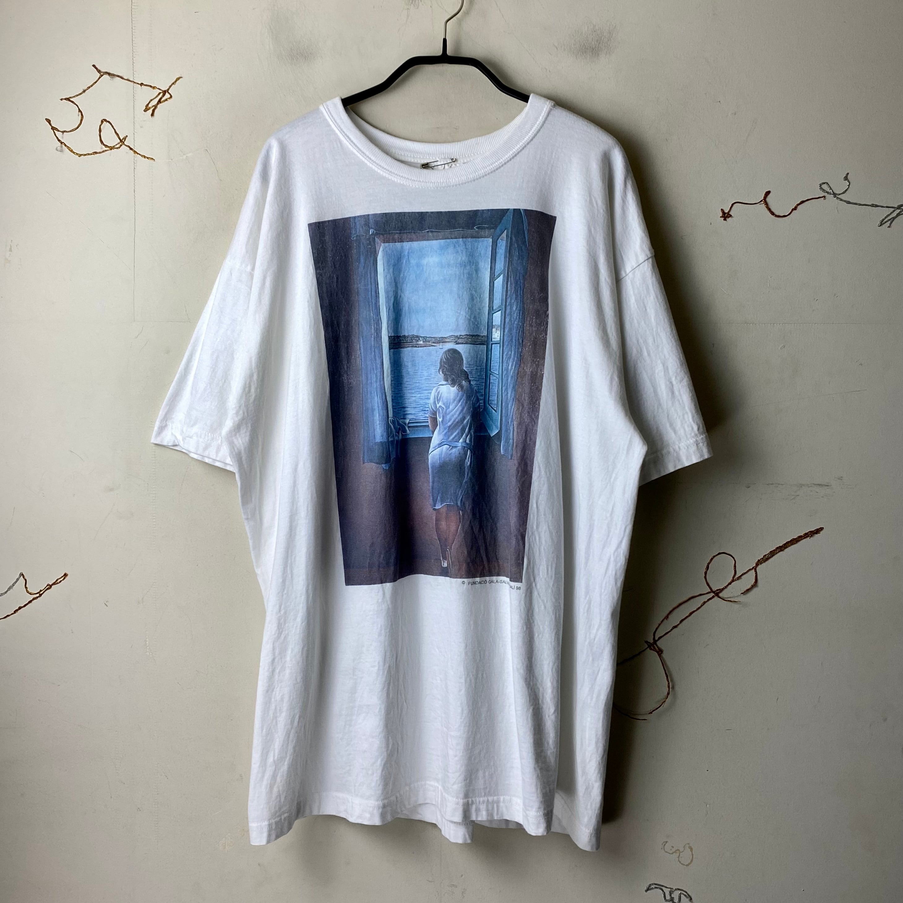 vintage 1998's SALVADOR DALI art tee “girl at a window” | NOIR ONLINE