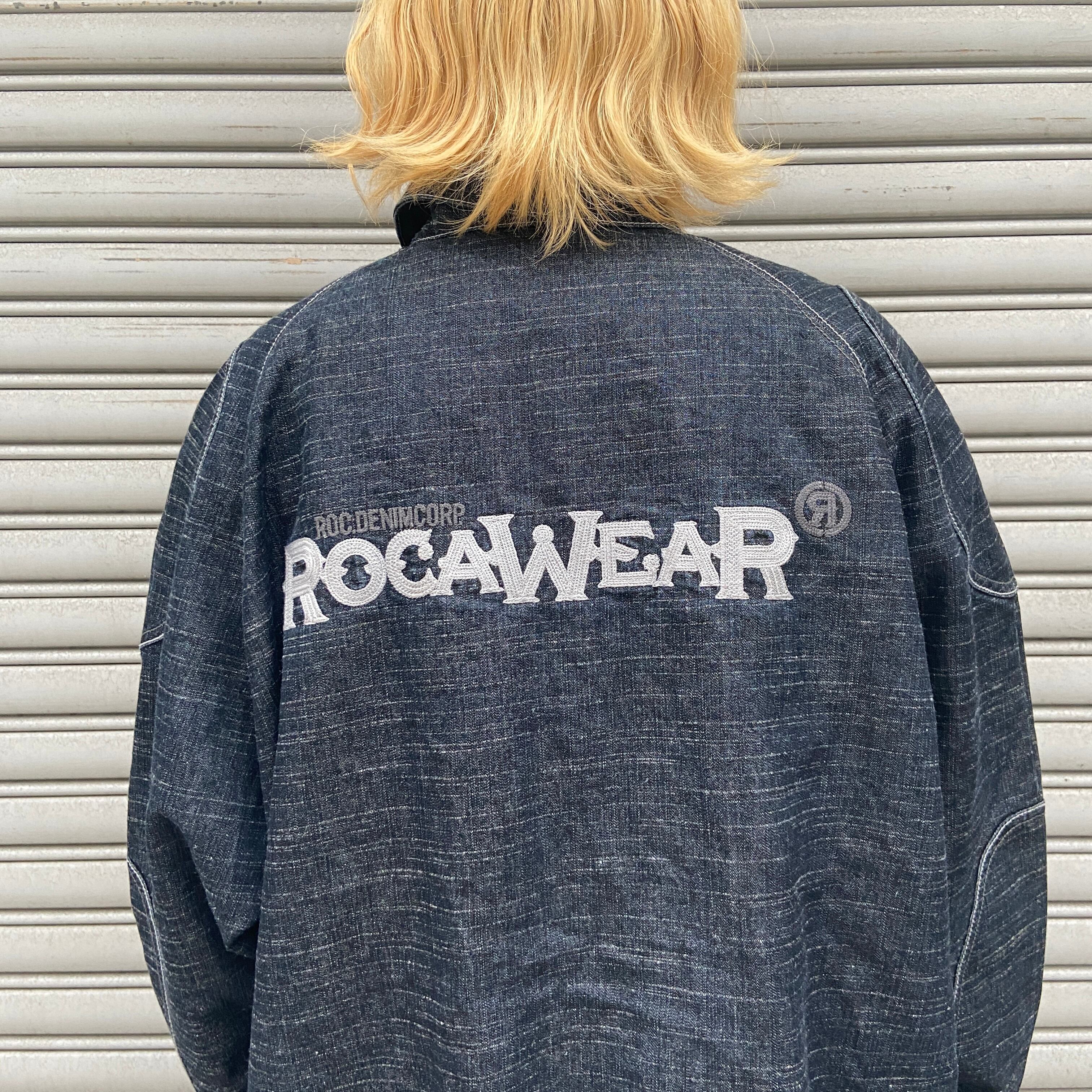 送料無料』Roca wear ロカウェア デニムスタジャン ビッグロゴ XL 