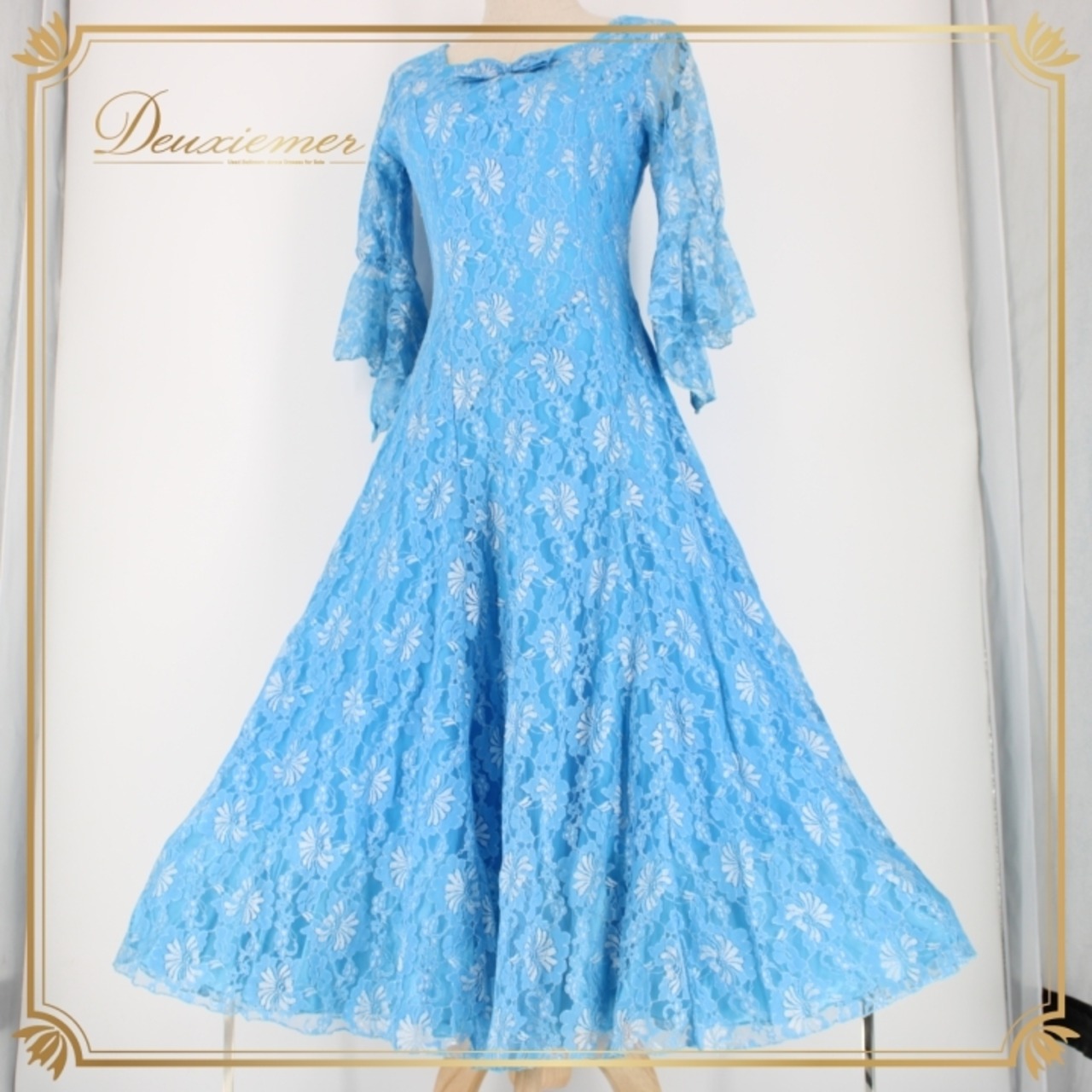 社交ダンス 衣装 スタンダード ドレス ワンピース レッスンウェア パーティ衣装 prima boutique プリマブティック ライトブルー系 水色 リボン 花柄レース おしゃれ 上品 薄手 体型カバー 踊りやすい フォーマル イベント用 大人用 ストレッチ クラシック 柔らかい レディース かわいい エレガント スリーブ フレア袖 デザイン シンプル シーズンレス