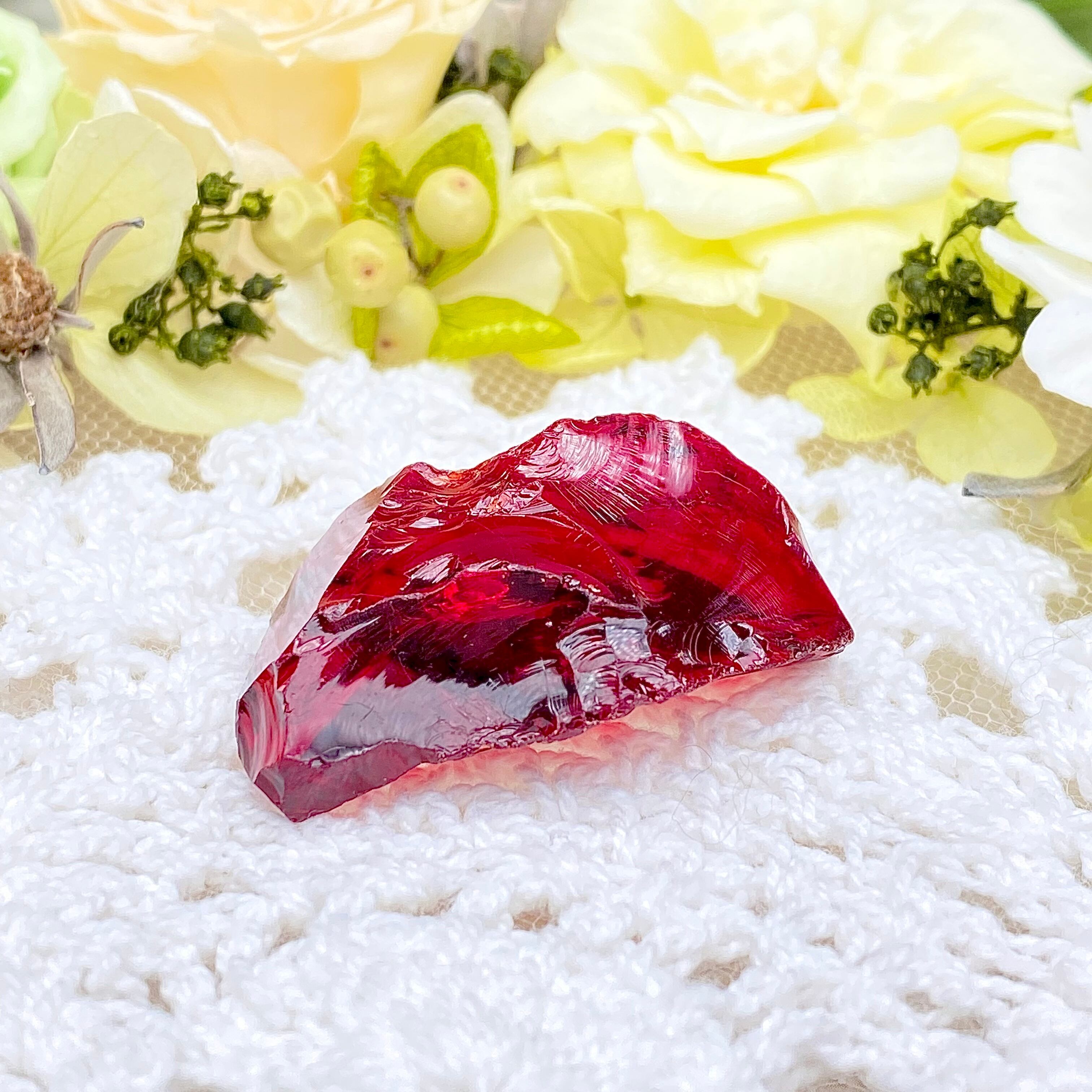 インドネシア産アンダラクリスタル原石 ダークレッド C