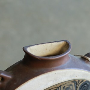 模様が美しい、魚のフラワーベース