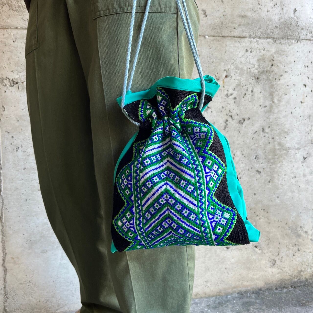 HB505】 モン族刺繍クロス ハンドメイドポーチ 巾着1個 | ビンテージ
