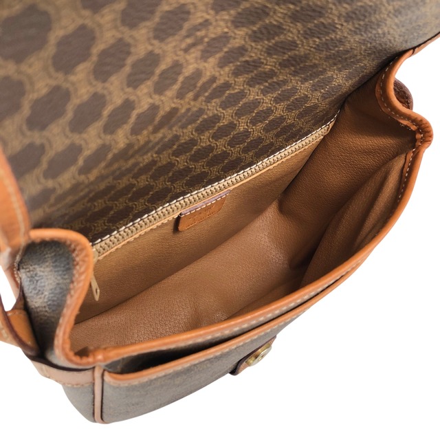 CELINE セリーヌ マカダム ショルダーバッグ ブラウン ブラゾン型押し PVCレザー フロントバックル vintage ヴィンテージ オールド tp4xhg