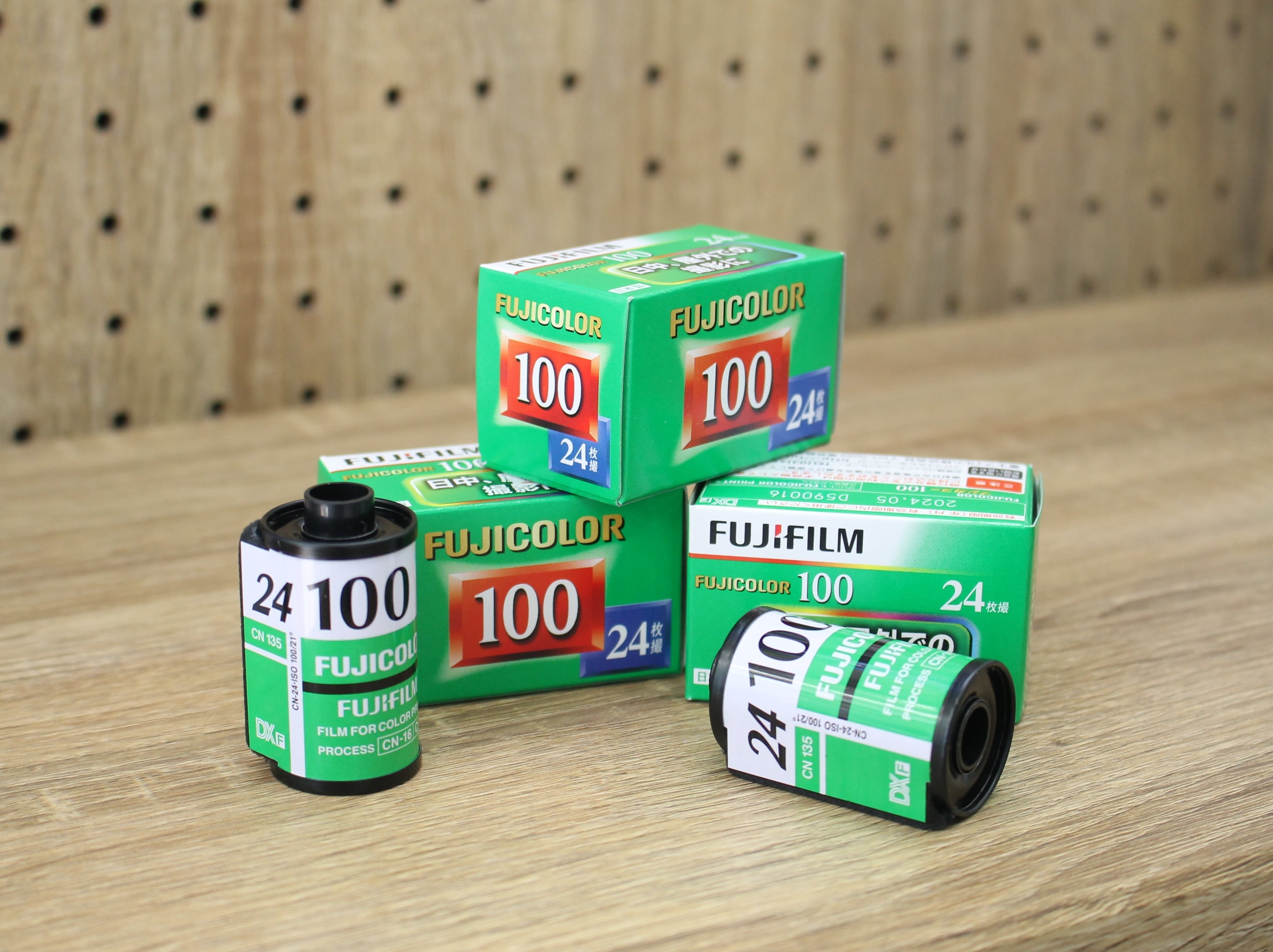 FUJIFILM FUJICOLOR 100 24枚撮り 1本 | カメラのウエダ