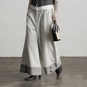 Wide leg pants with buttoned hem S742