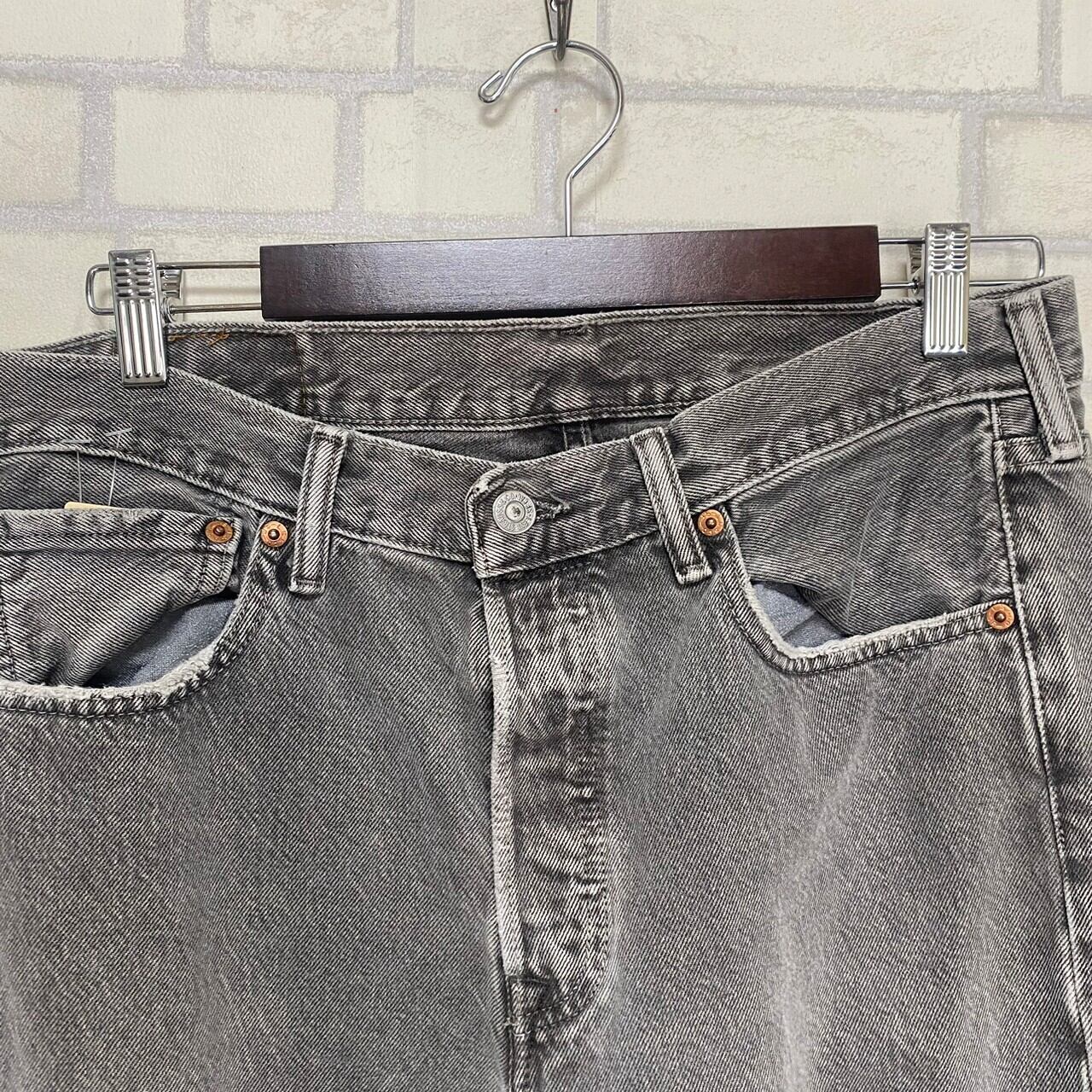 W32×L32】Levi's 501 ブラックデニムパンツ 革パッチ | 古着屋OLDGREEN