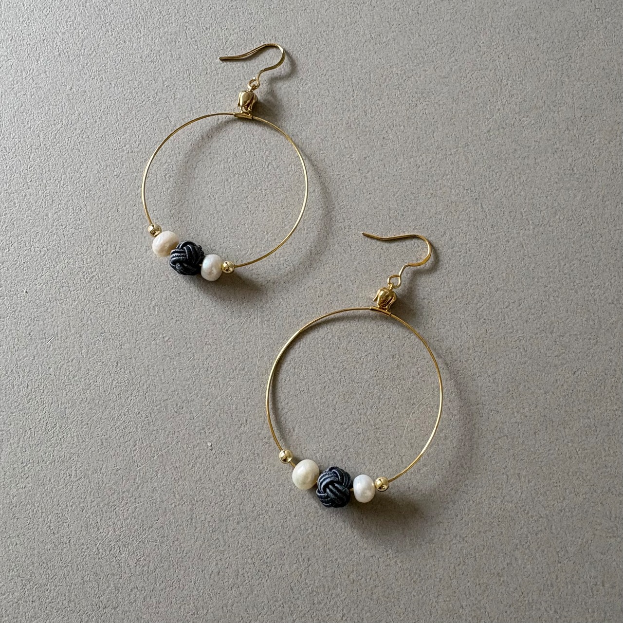 水引フープピアス (ベージュ、利休鼠)の画像05