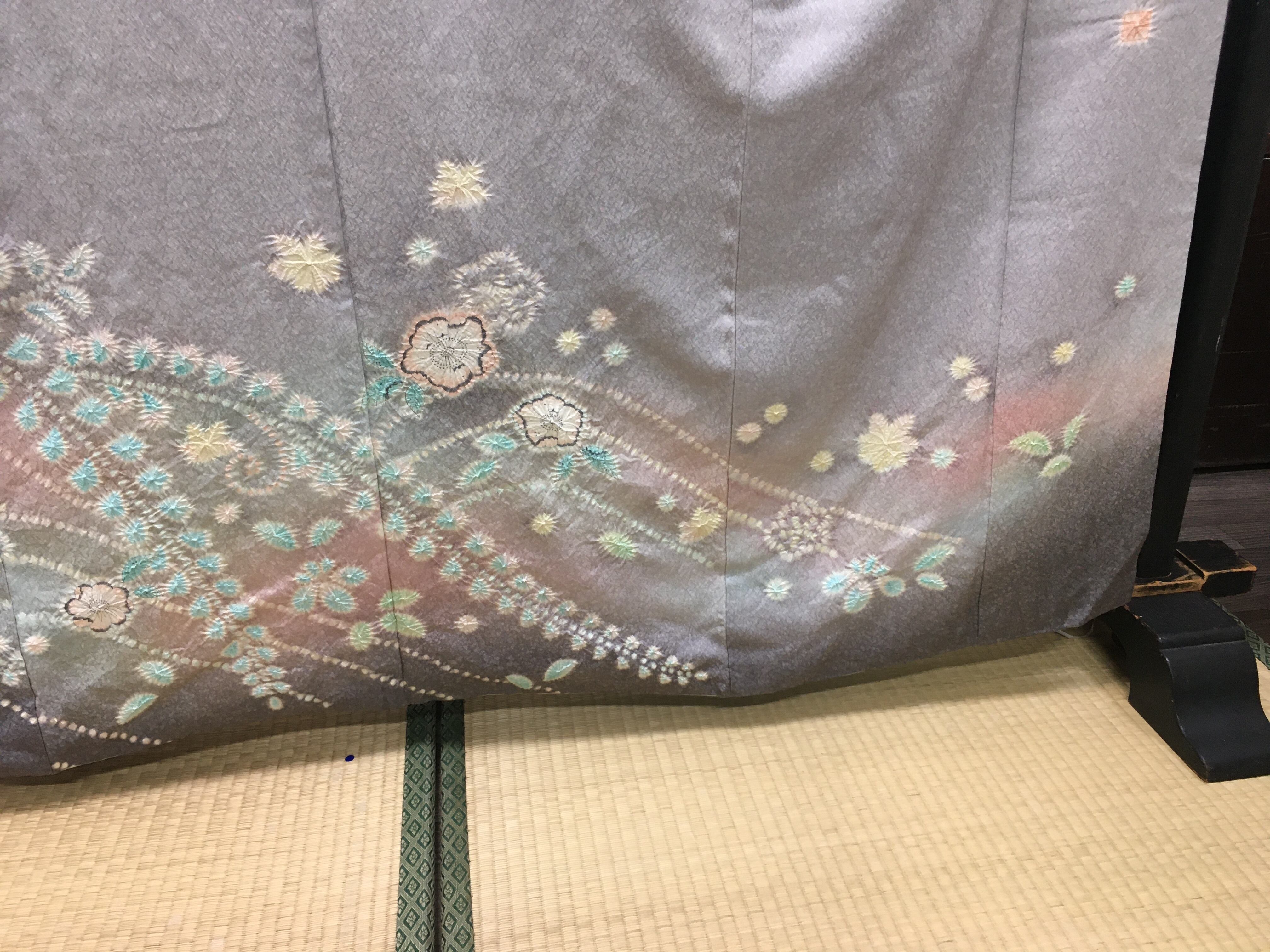 訪問着（鼠ぼかし地、辻ヶ花模様）