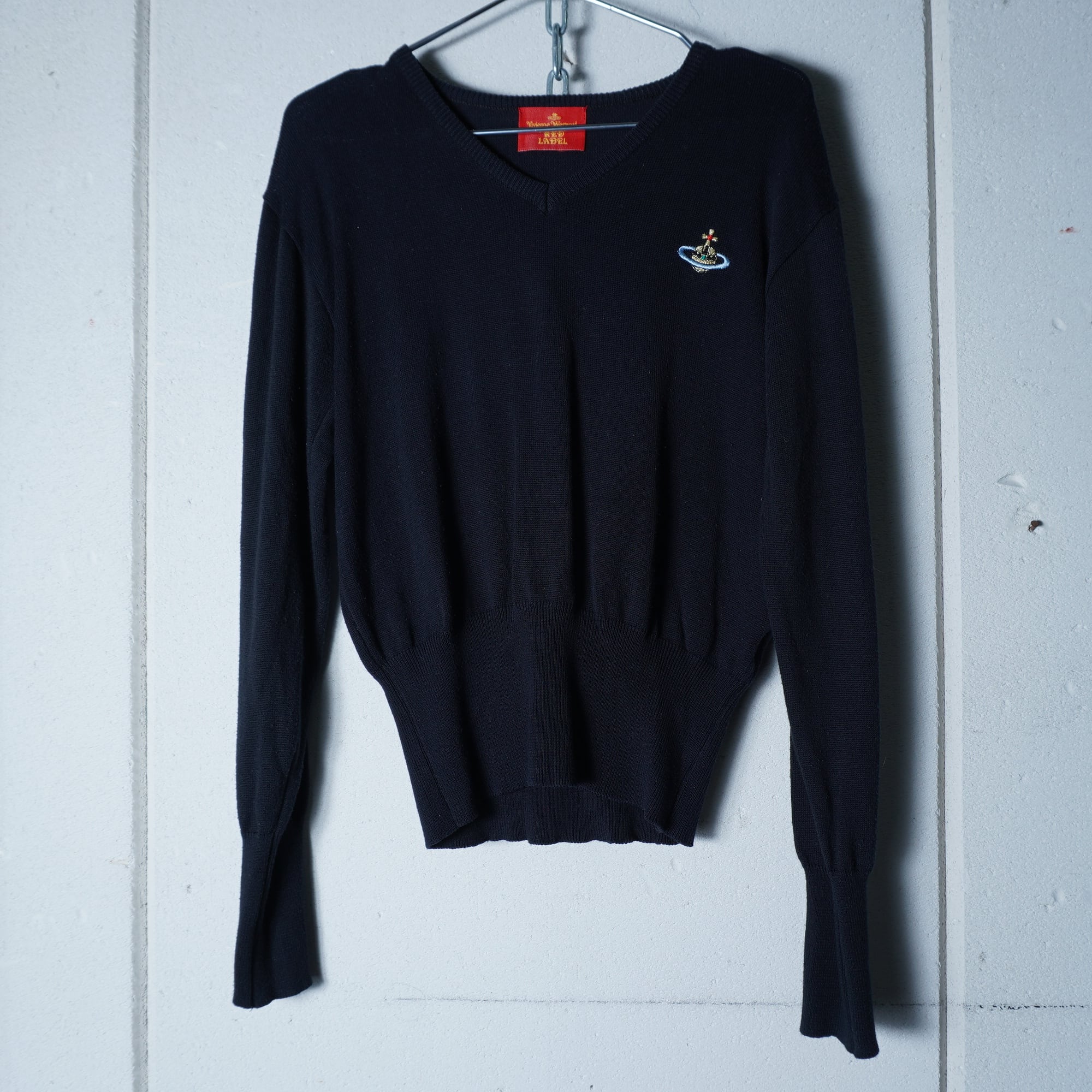 Vivienne Westwood】ヴィヴィアンウエストウッド ”オーブロゴ刺繍”V