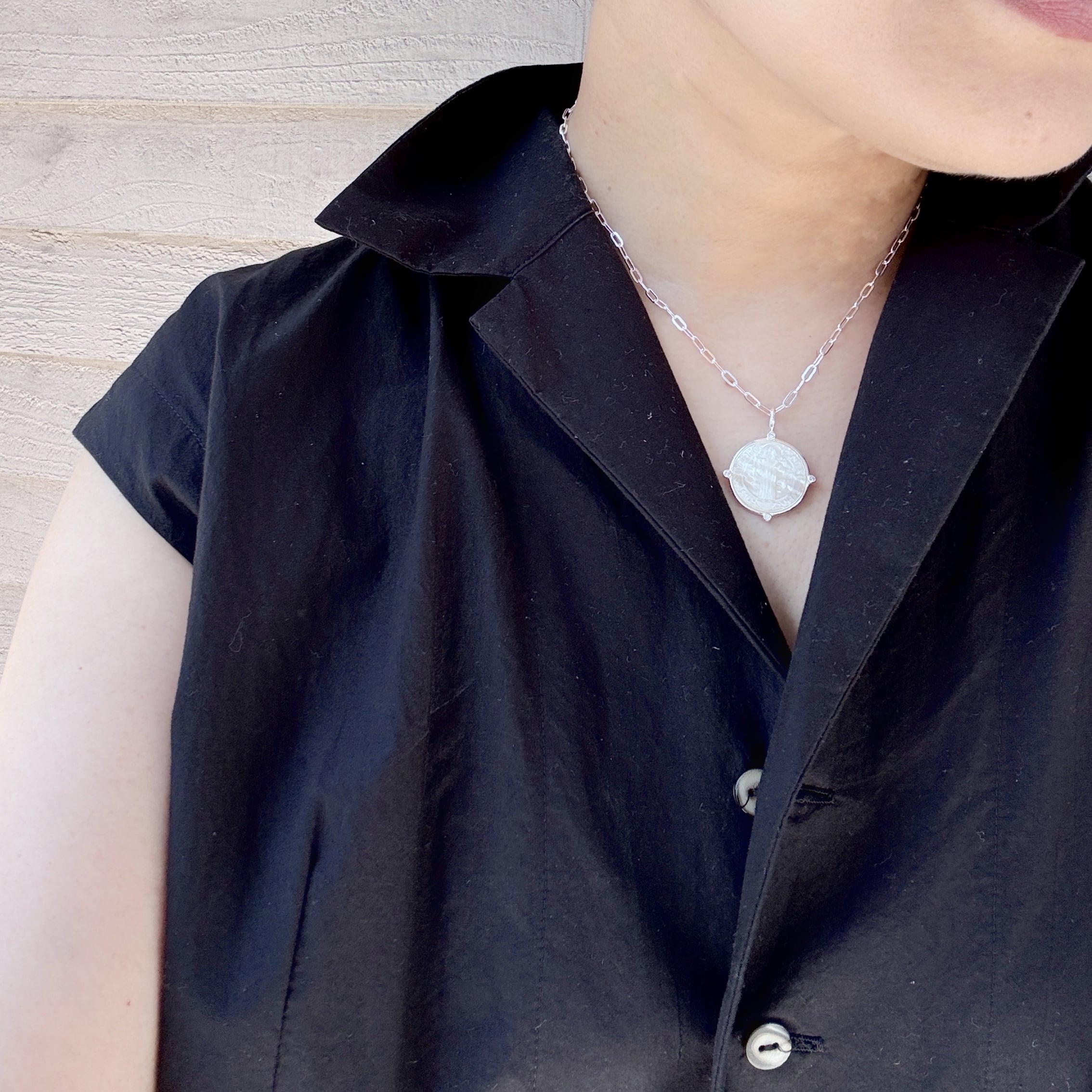 カービング 白蝶貝 メダイ ペンダント | 【公式通販】鎌倉のシルバー