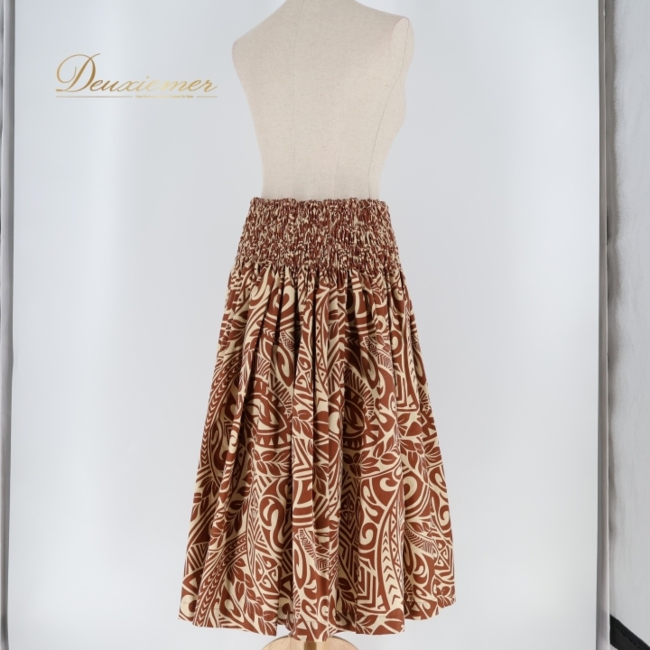 フラダンス 衣装 パウスカート アロハエミカ ブラウン系 Aloha Emika シングル シンプル カヒコ柄 ツーカラー かわいい 華やか 鮮やか 明るい ハワイアン アロハ ハワイアンプリント フラ ダンス レッスン 練習 発表会 おしゃれ 南国風