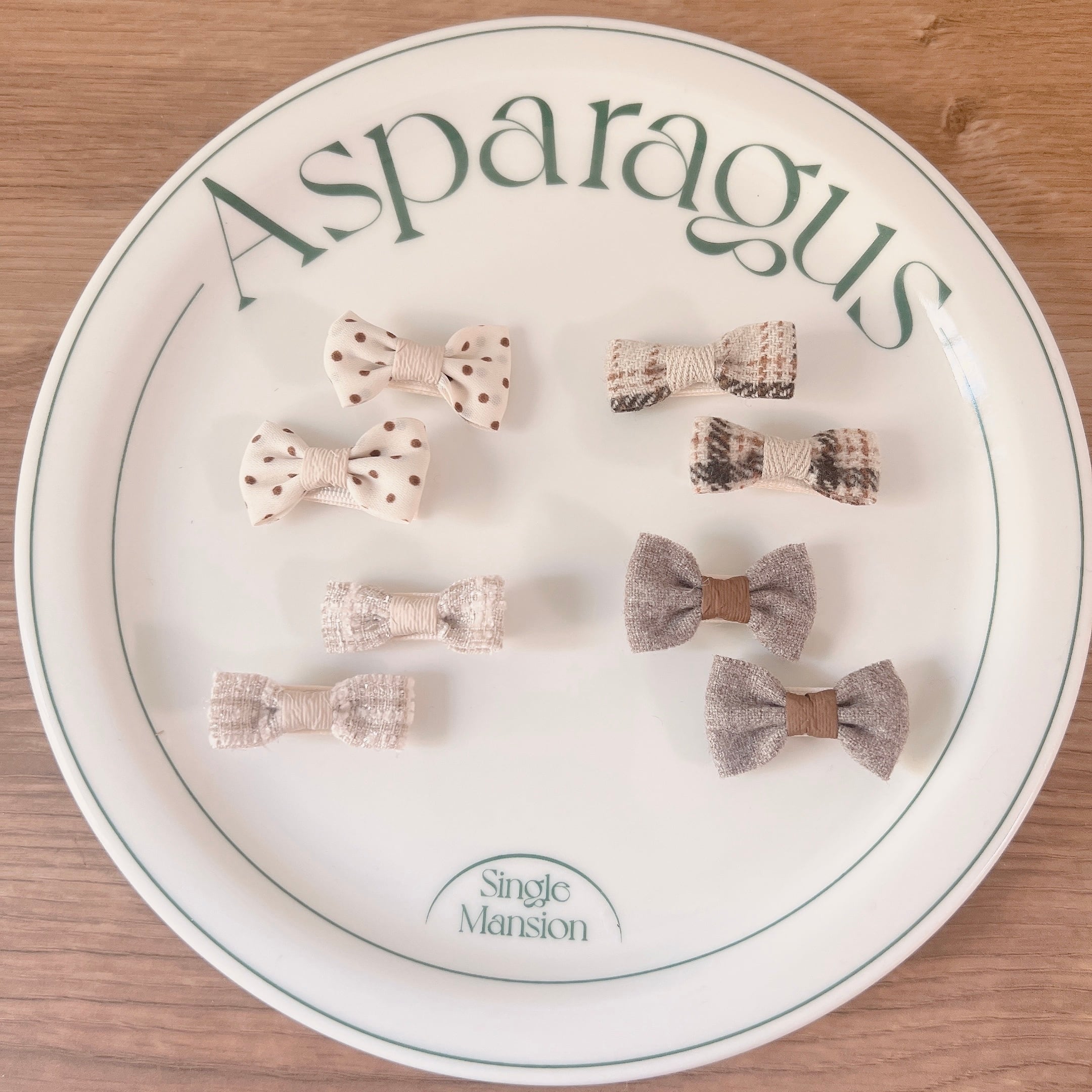 ベージュ系リボンパッチン