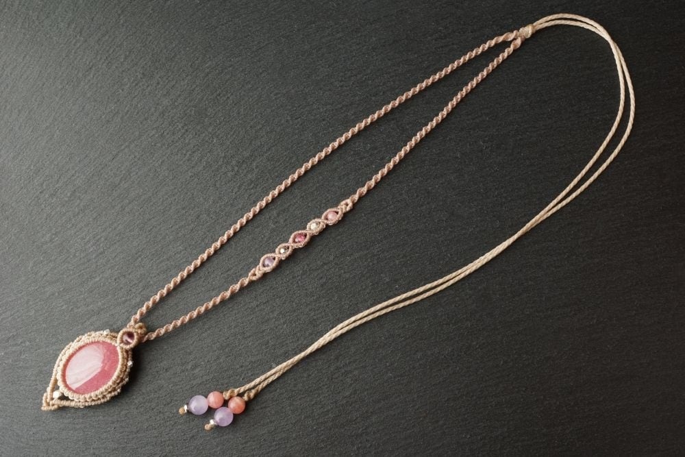 ロードクロサイト(インカローズ)のマクラメネックレス【一点物