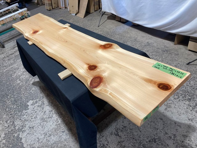 桧3599　一枚板無垢 乾燥材　2230ｘ360-410ｘ30mm ヒノキ　檜　センターテーブル　ダイニングテーブル　ウレタン塗装