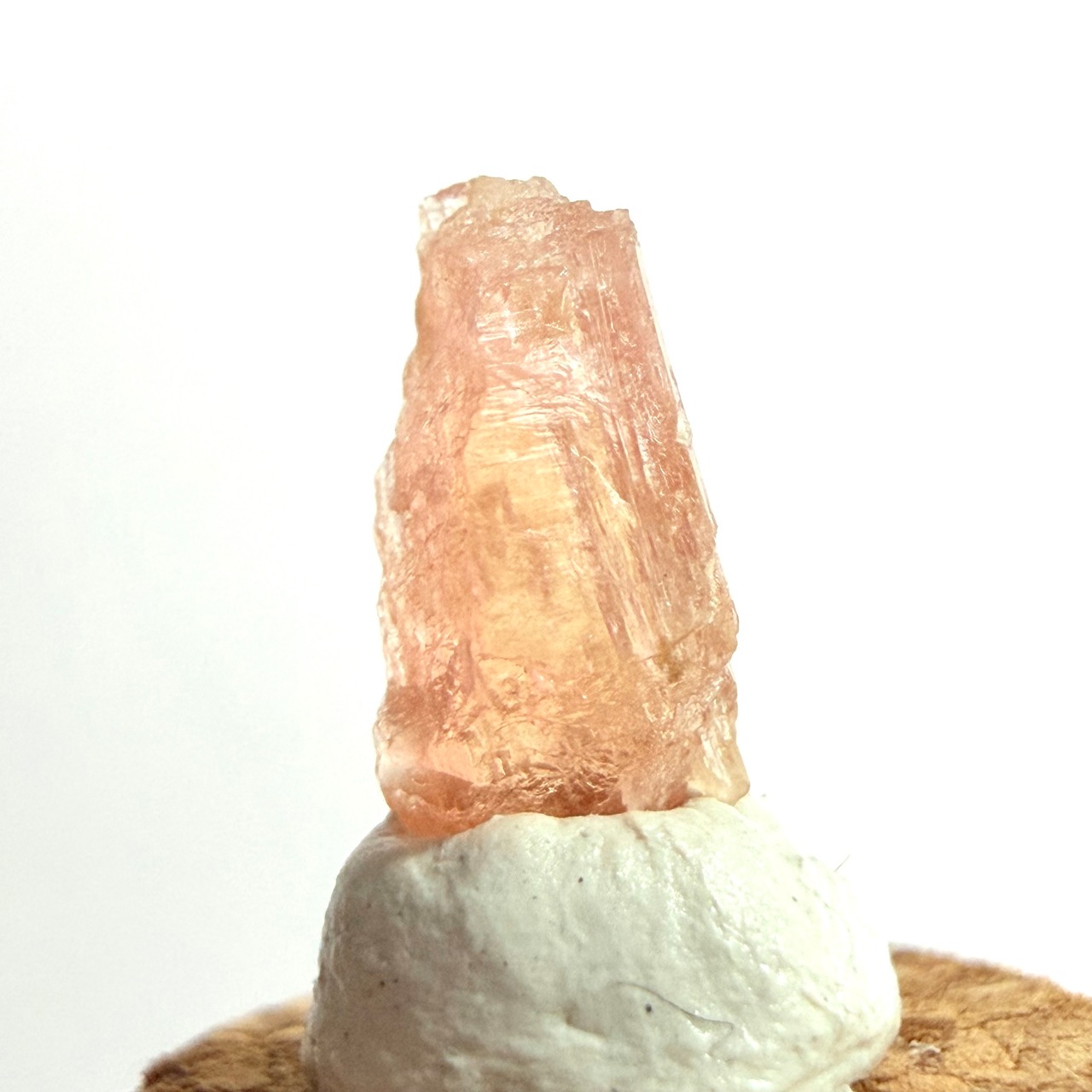 【1663】クリノゾイサイト タンザニア産 0.68ct