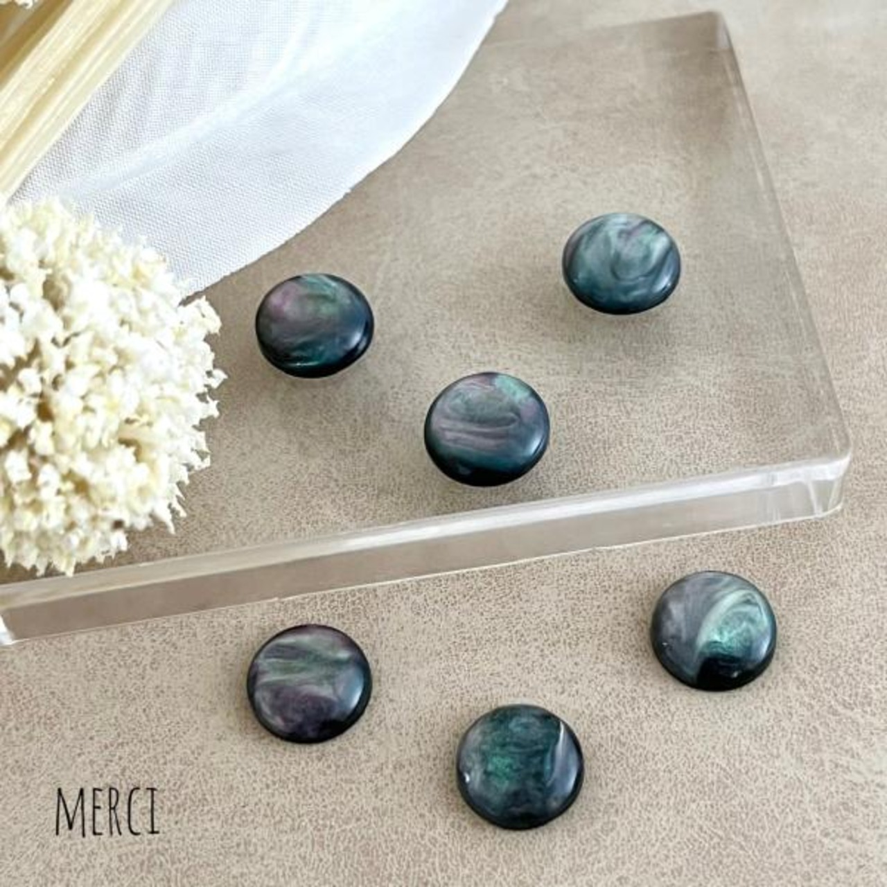 【4個】ブラックシェル風アクリルラウンドカボション/パーツ/スクエア