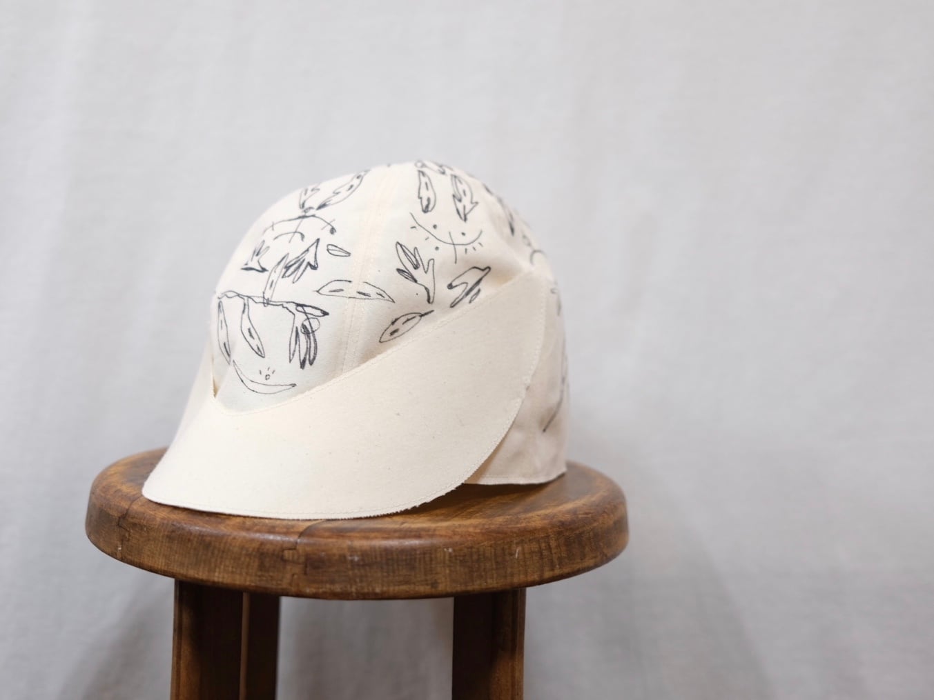 Tiscar Espadas” THE MOON HAT HAND PAINTED”” | Lapel online store