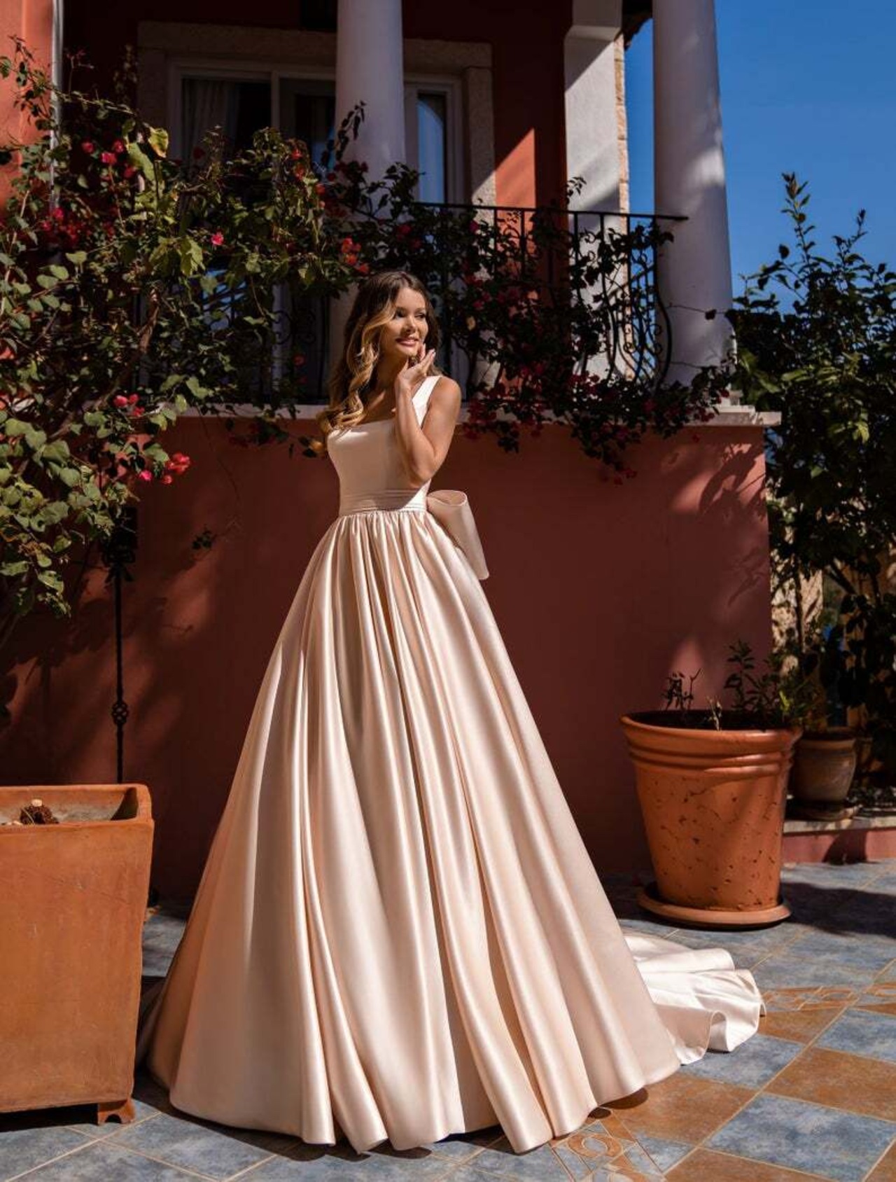 高品質！パーティードレス シャンパンの色 背中見せ 華やかなトレーン  