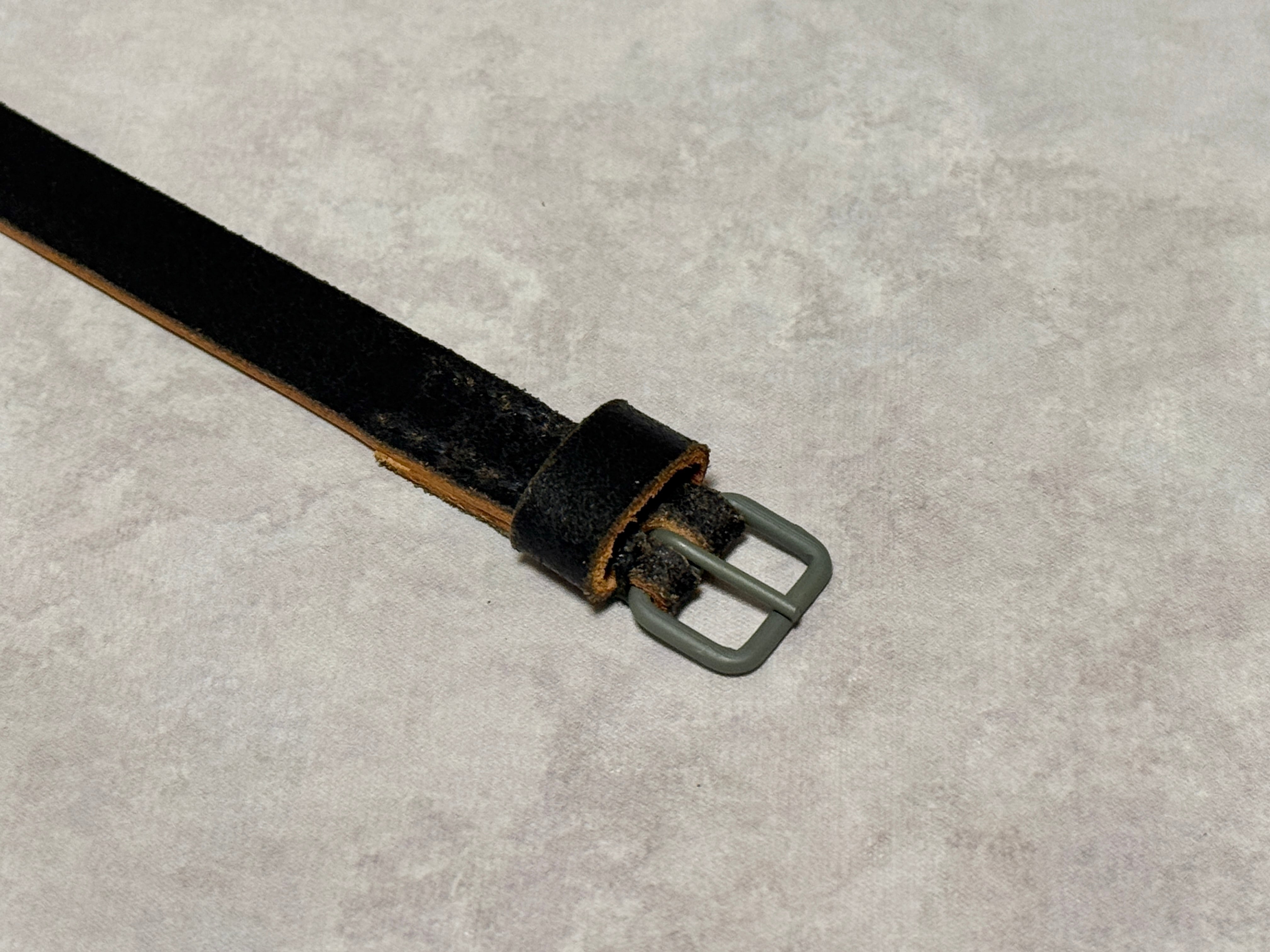 WWIIドイツ軍 飯盒用ストラップ末期タイプ（56cm・8穴・1ループ