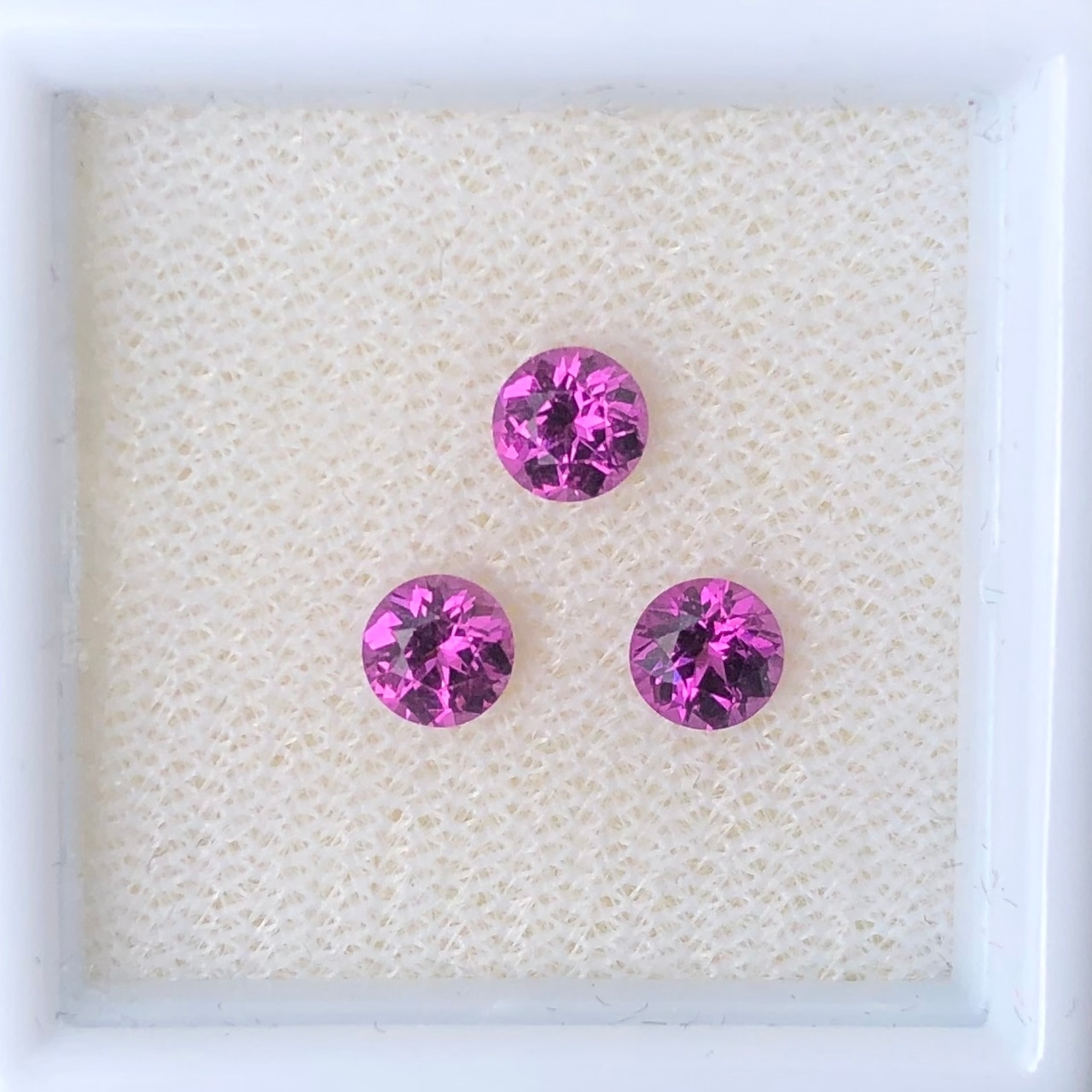 マゼンタガーネット 4mm