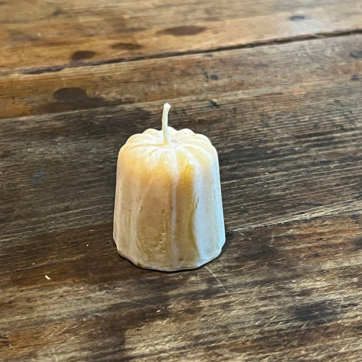 カヌレ（蜜蝋を使うお菓子の形） | 蜜蝋工房 ハチ蜜の森キャンドル