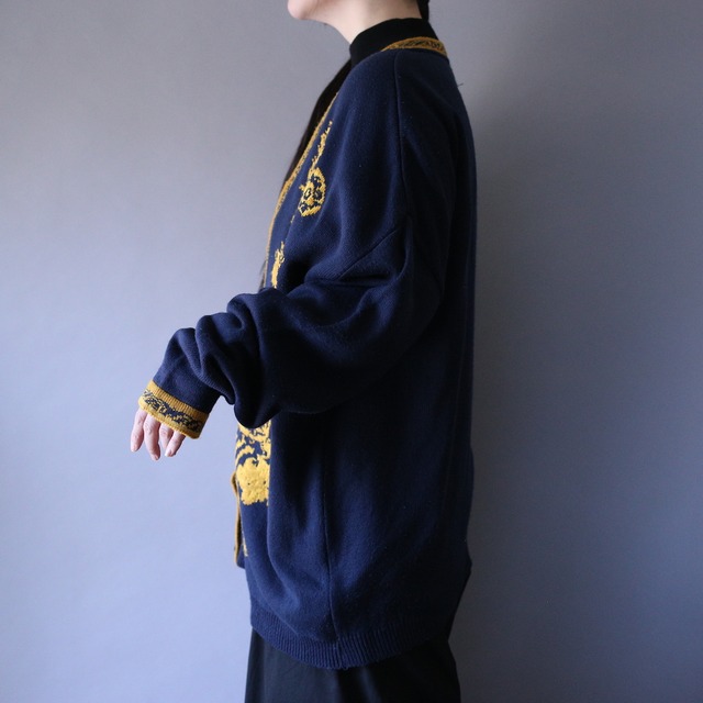 elegant motif pattern over silhouette cotton knit cardigan