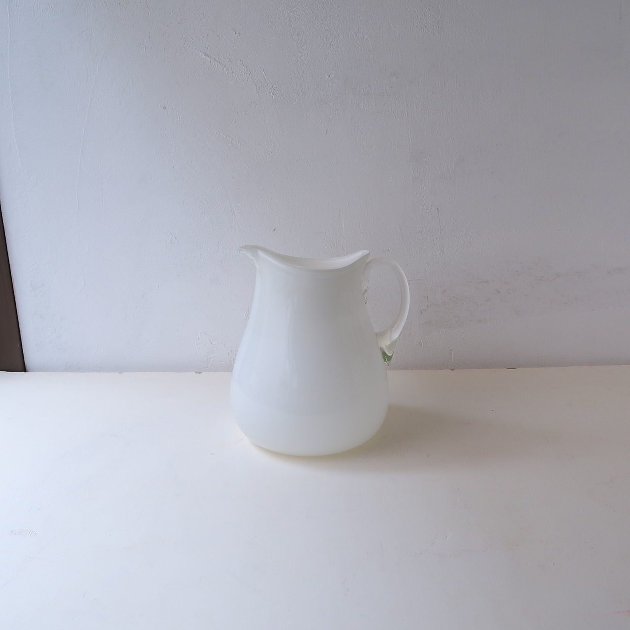 とうめいとホワイトの水差し