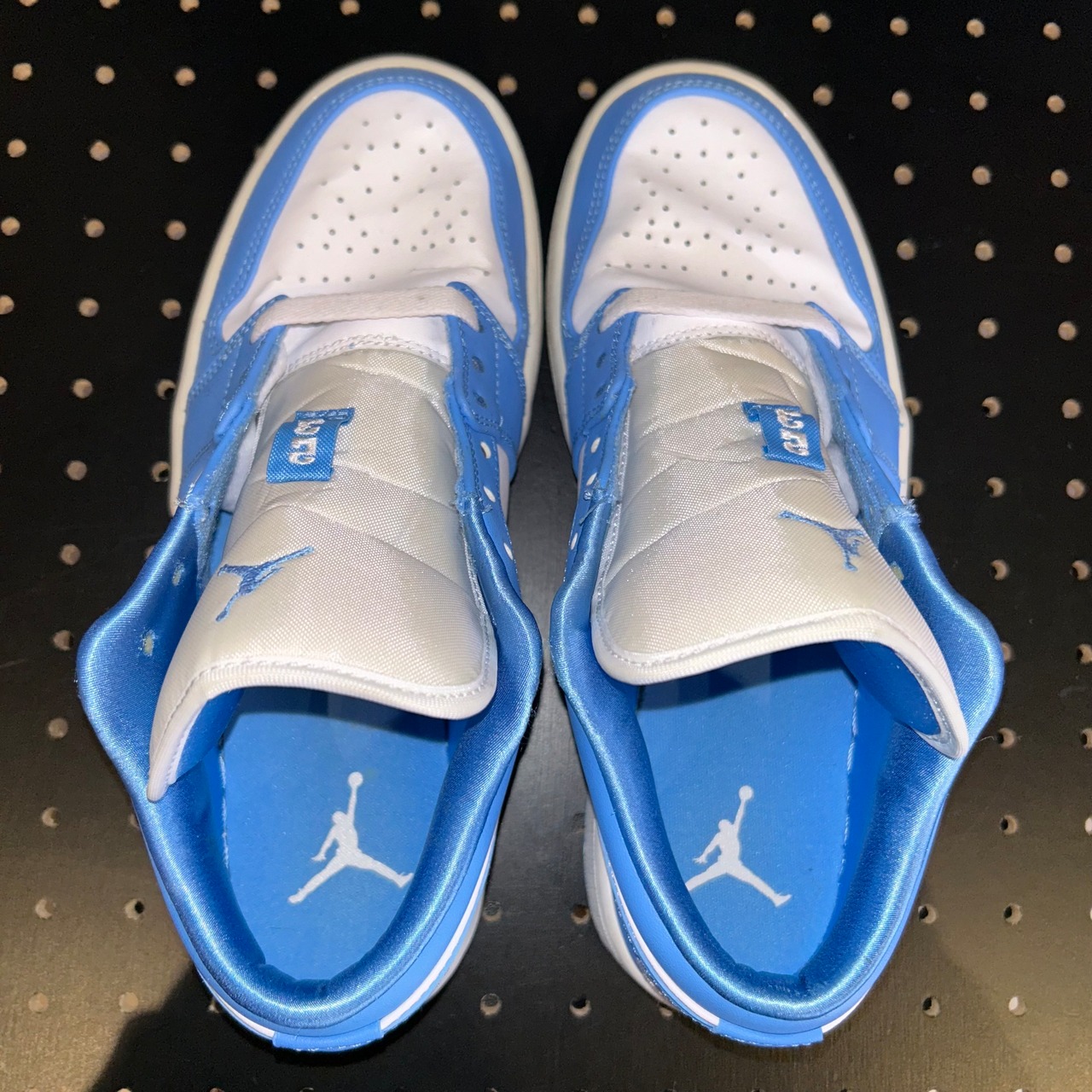 NIKE WMNS AIR JORDAN 1 LOW "UNC" US8/25cm