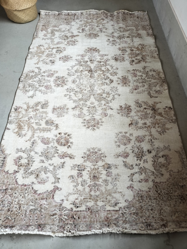 Turkish rug 254✕141cm No.412