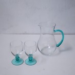 水色のピッチャーとグラス