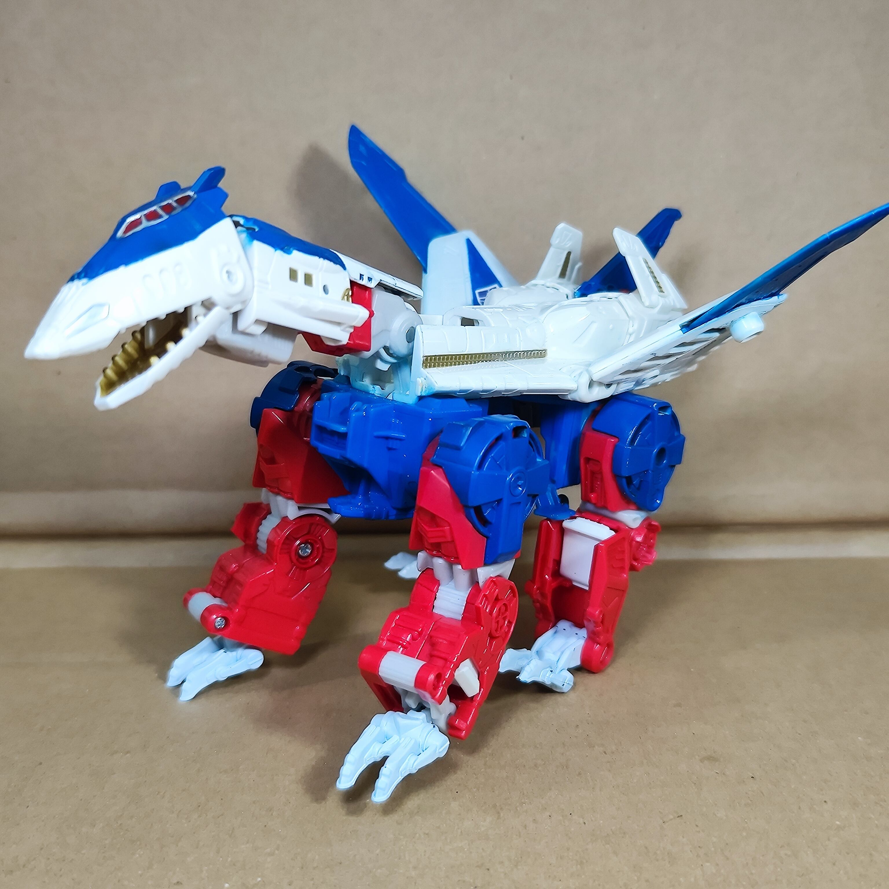 新品未開封トランスフォーマー コンバイナーウォーズ スカイリンクス 欠品、塗装あり】トランスフォーマーコンバイナーウォーズ スカイ