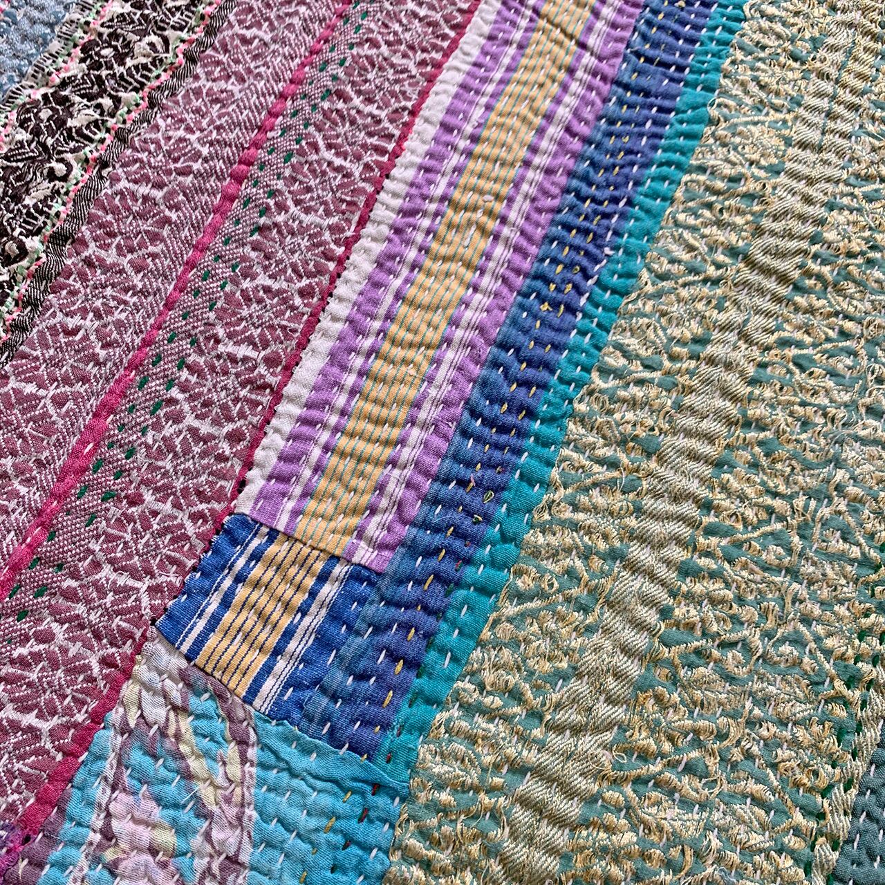 ヴィンテージ ラリーキルト カンタキルト 表と裏のテイストの違う楽しい一枚 ラリーキルト トライバルラグ キリムクッションの通販 Ramarama