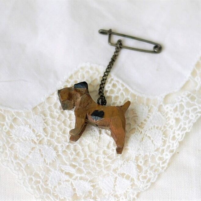 イタリア 木彫り犬のブローチ 豆犬 アンリ好き