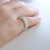 【9.5号】オンライン限定！ とろける淡緑色 くり抜き甲丸リング A貨翡翠 jd_rg1169
