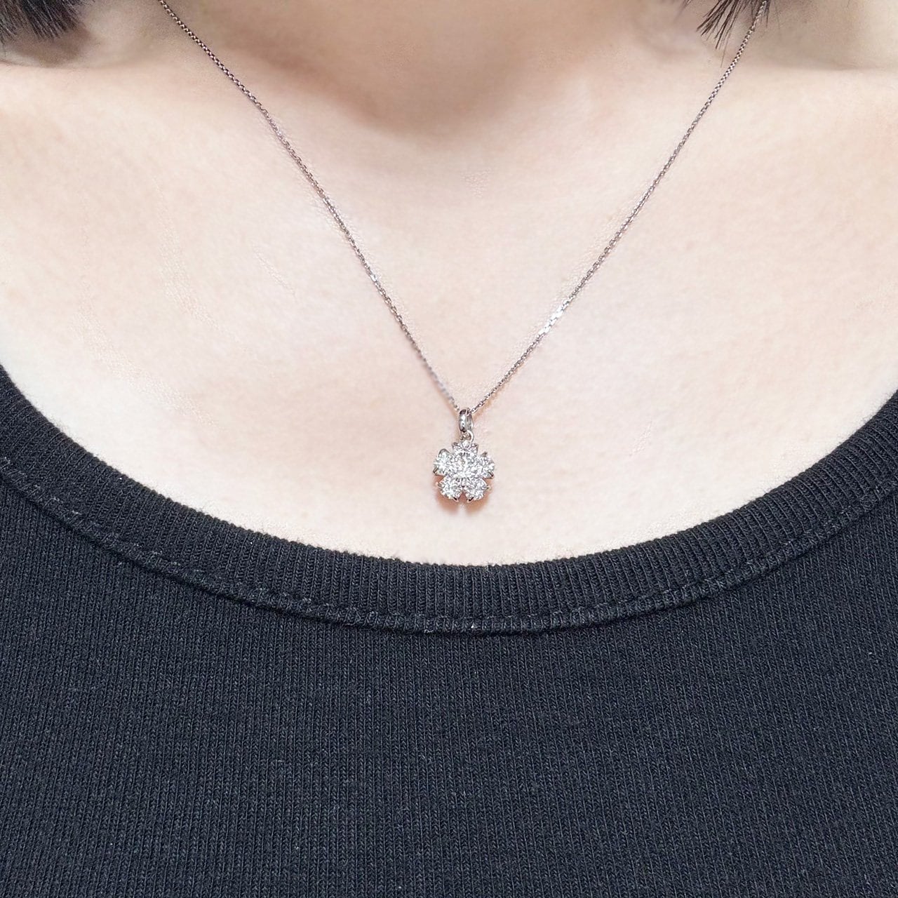 【最終価格】【新品】Pt950 ダイヤ　フラワー　ネックレス　pt850 鑑別カード付】Pt850/950 0.88ct H&C ダイヤモンド フラワー