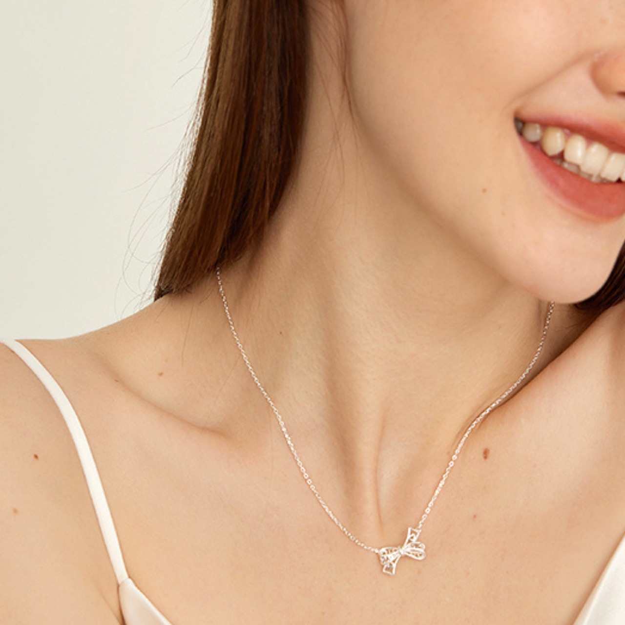 Ribbon Motif Small Pendant Chain Necklace   T3486