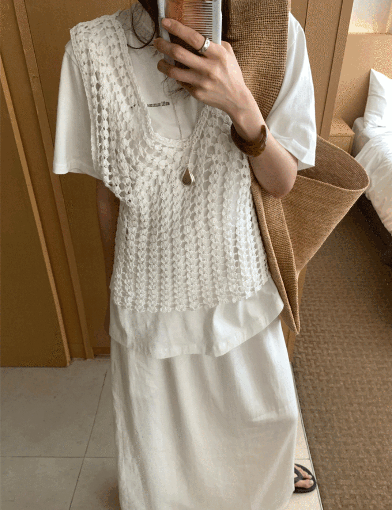 【新作5％OFF・3日間】Lace-mesh V-neck Vest _2colors