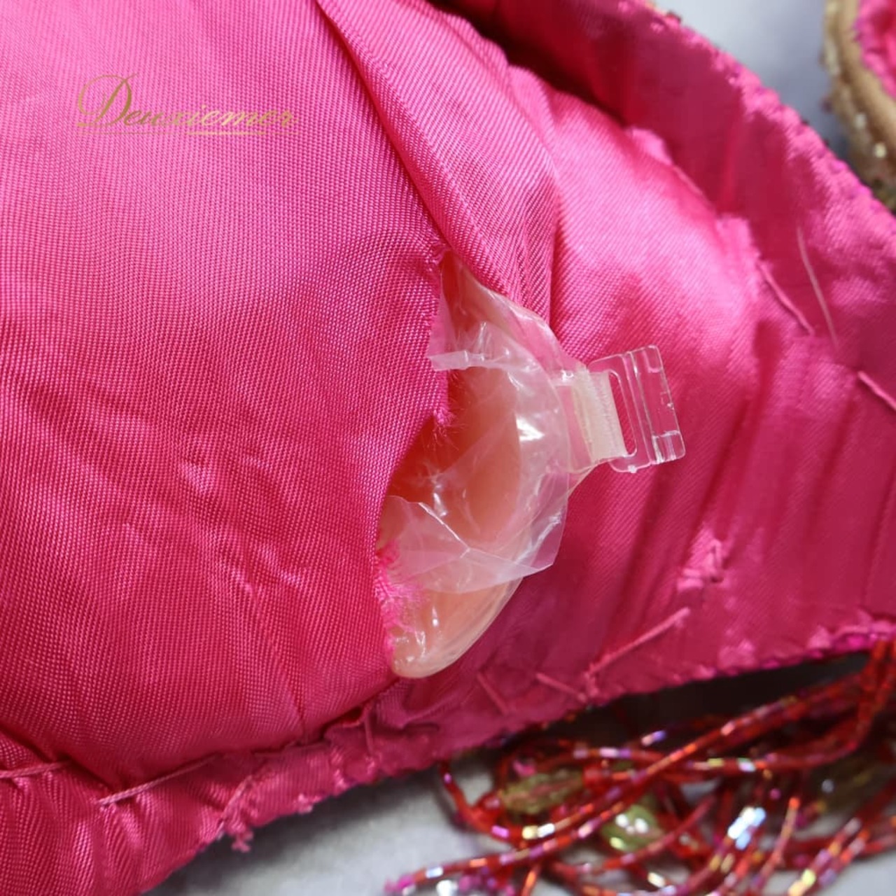 ベリーダンス 衣装 Bella ベラ 上下セット オリエンタル ピンク系 トップス スカート アーム飾り 腕飾り 花 花柄 ツーピース ラインストーン ビーズ かわいい 華やか チョーカー ビジュー ダンス衣装 イベント ステージ ホワイト系 グリーン系