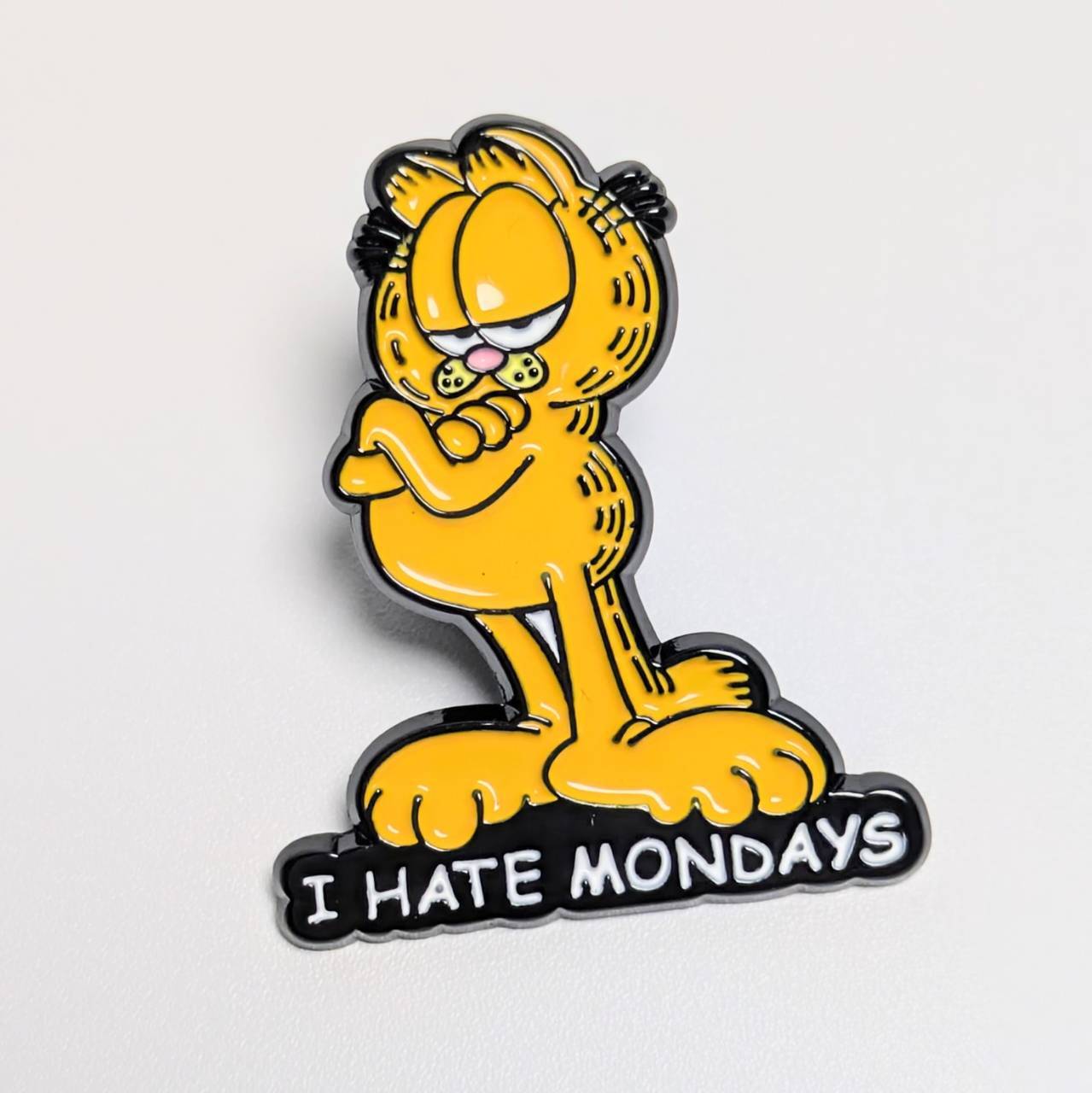 送料無料！ ★ピンズ PINS★ピンバッジ 【 Garfield (ガーフィールド) 】 “ I HATE MONDAYS ”〚アメリカン雑貨 アメトイ〛