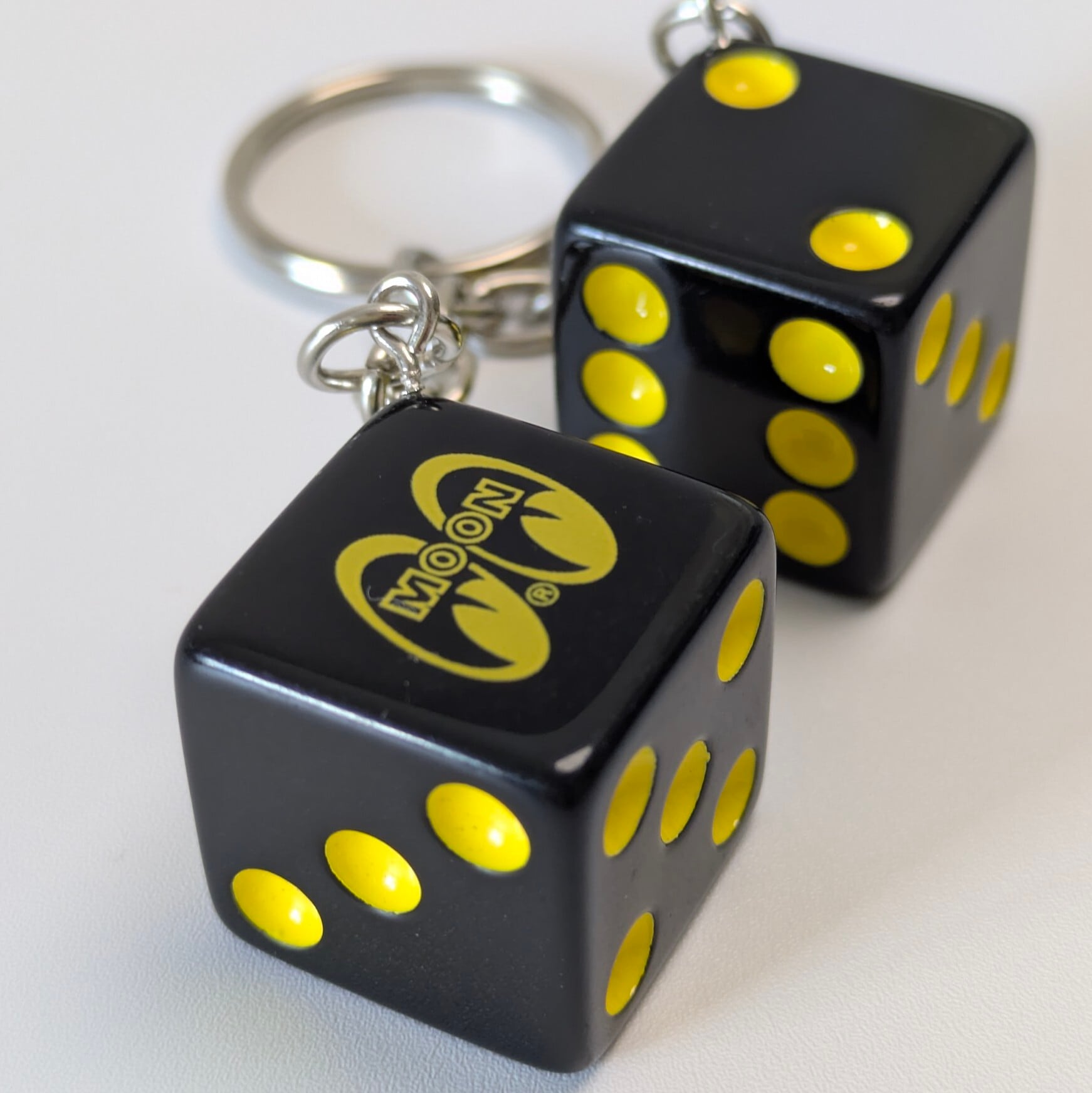 【 MOON / MOONEYES / ムーン アイズ 】 MOON Twin Dice Keyring ムーン ツイン ダイスキーリング / ホットロッド〚アメリカン雑貨 アメトイ〛