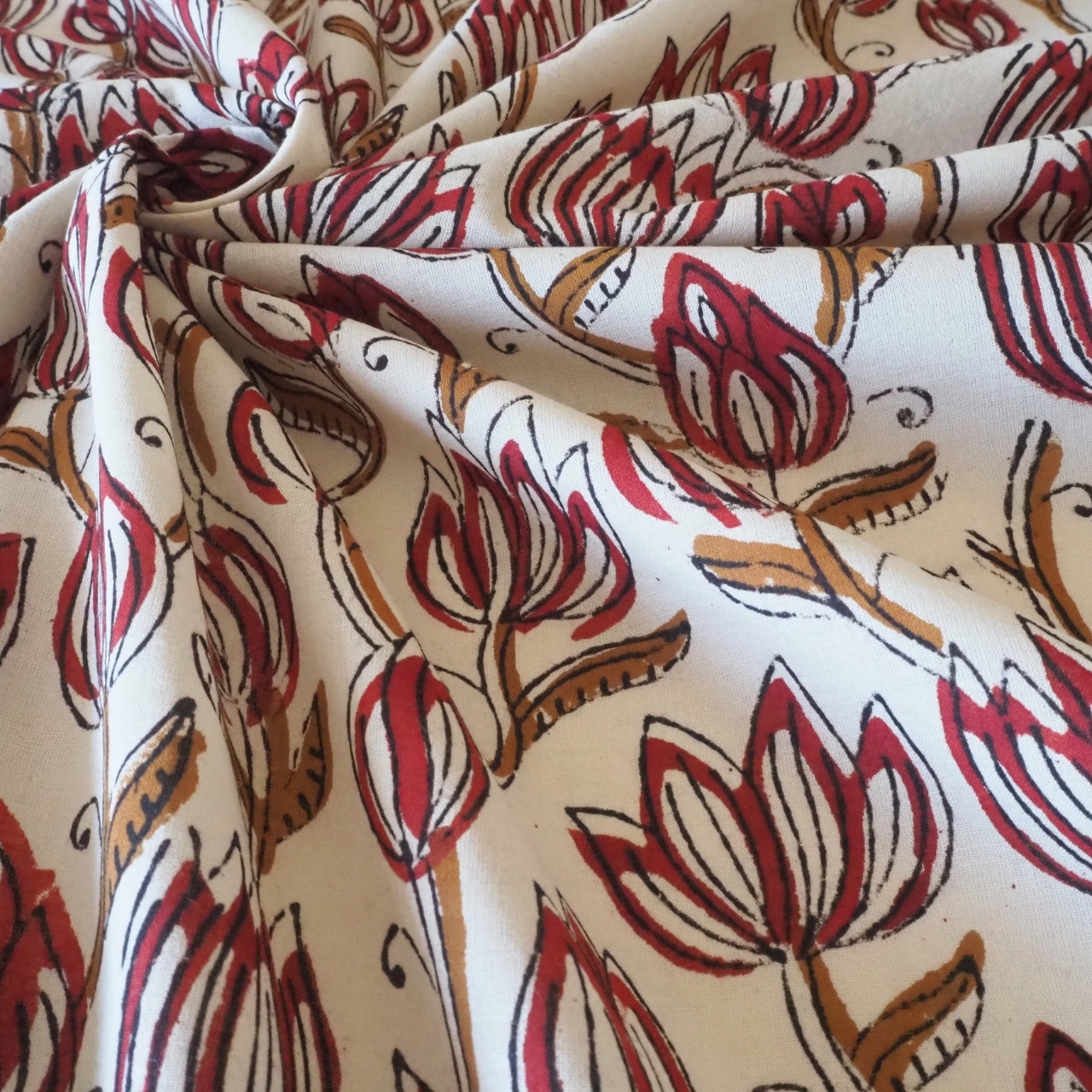 ブロックプリント生地【50cm単位】インド綿 花柄 生成り×赤×黄土色 #50510-WT1