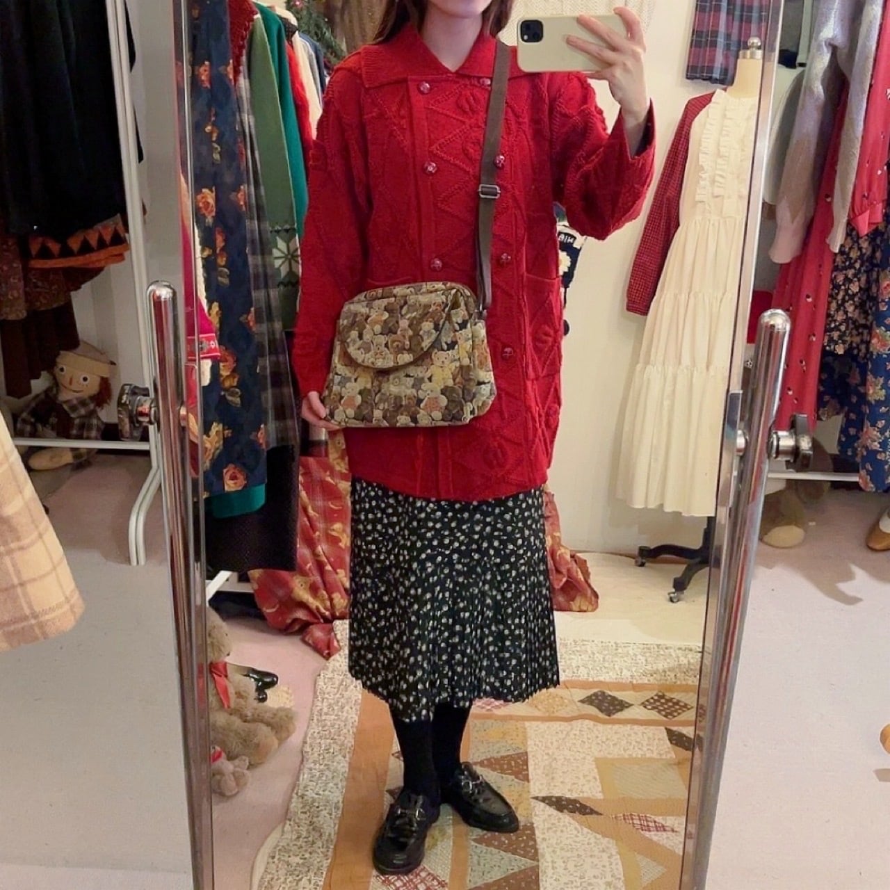 many bear gobelin shoulder bag